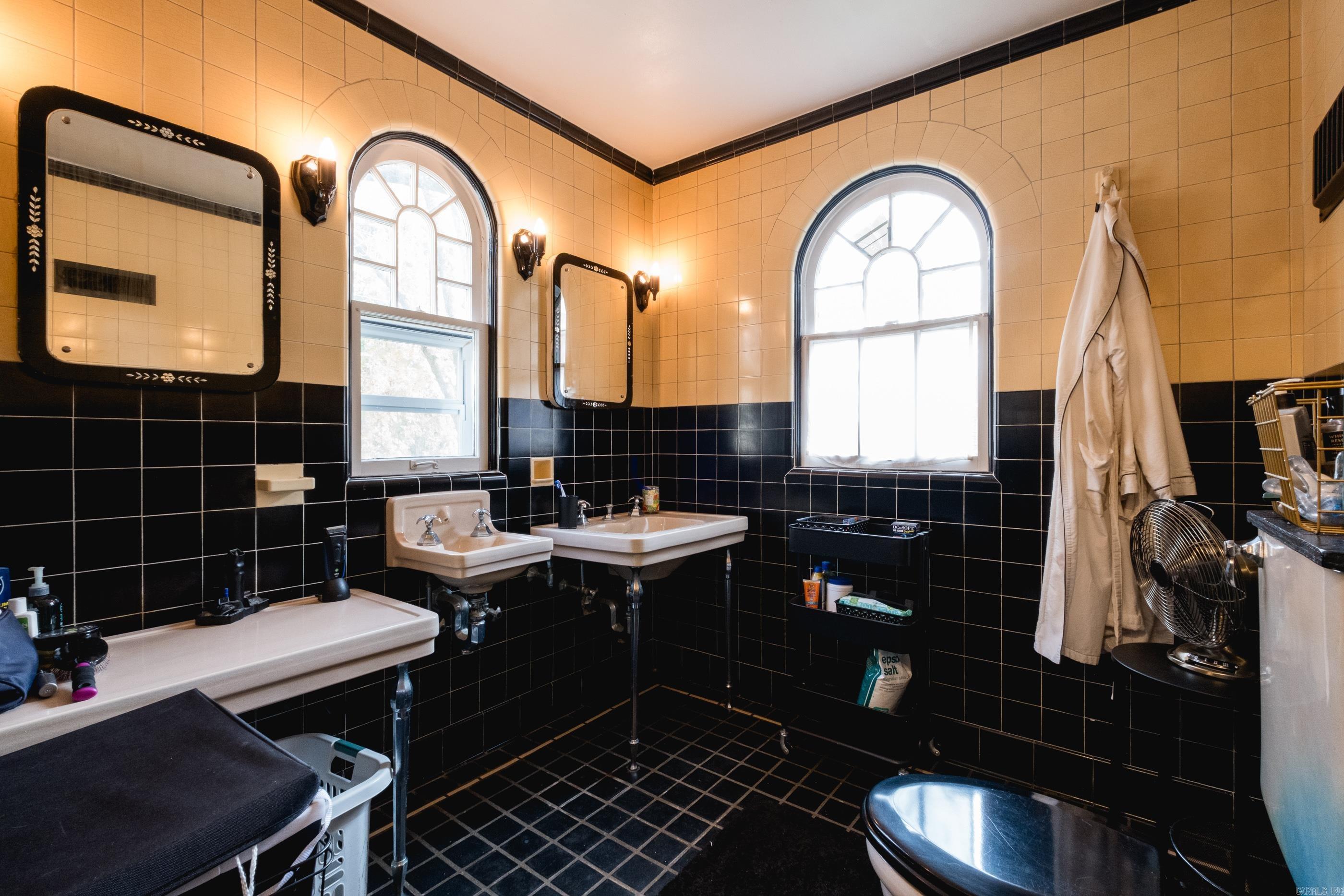 313 Colonial Court Little Rock, AR 72205