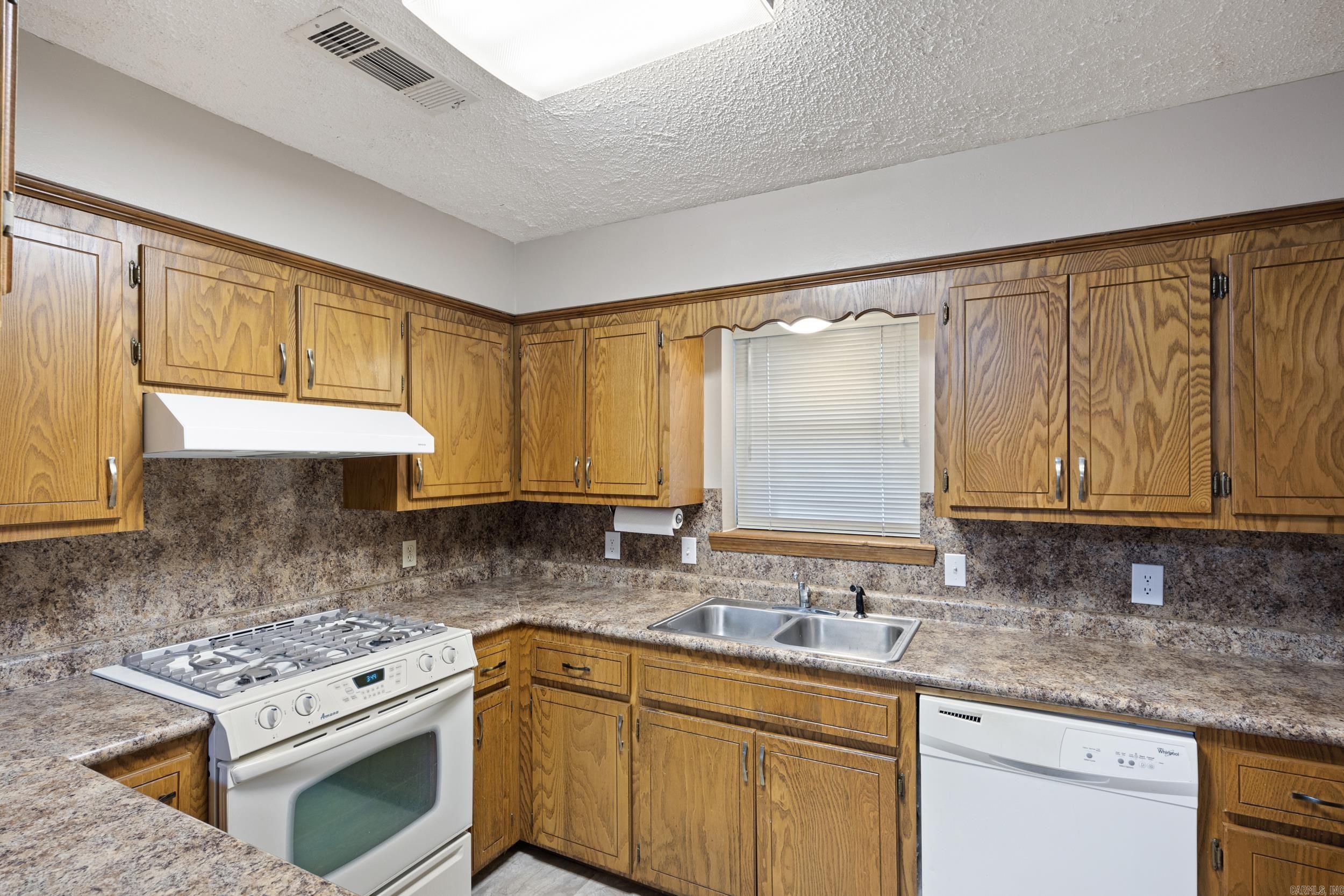 201 MEADOW LYNN  Morrilton, AR