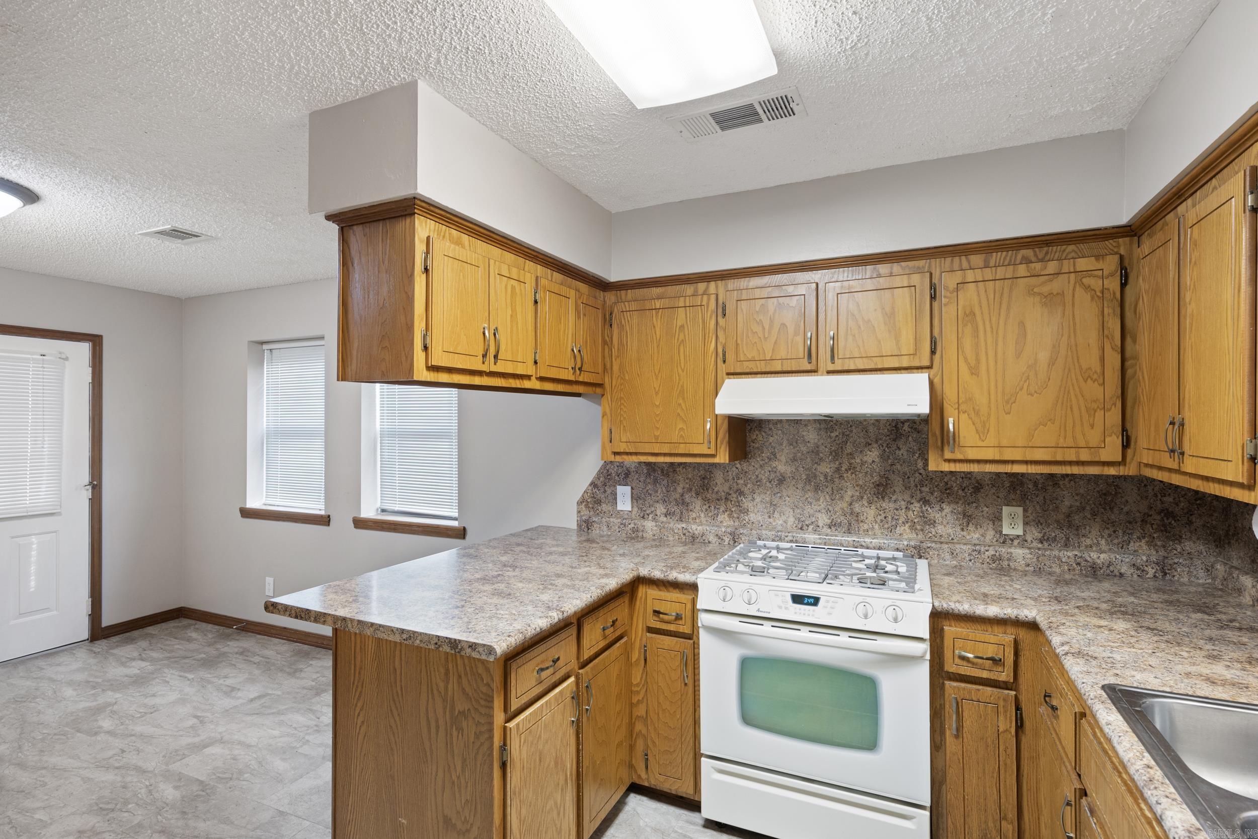 201 MEADOW LYNN  Morrilton, AR