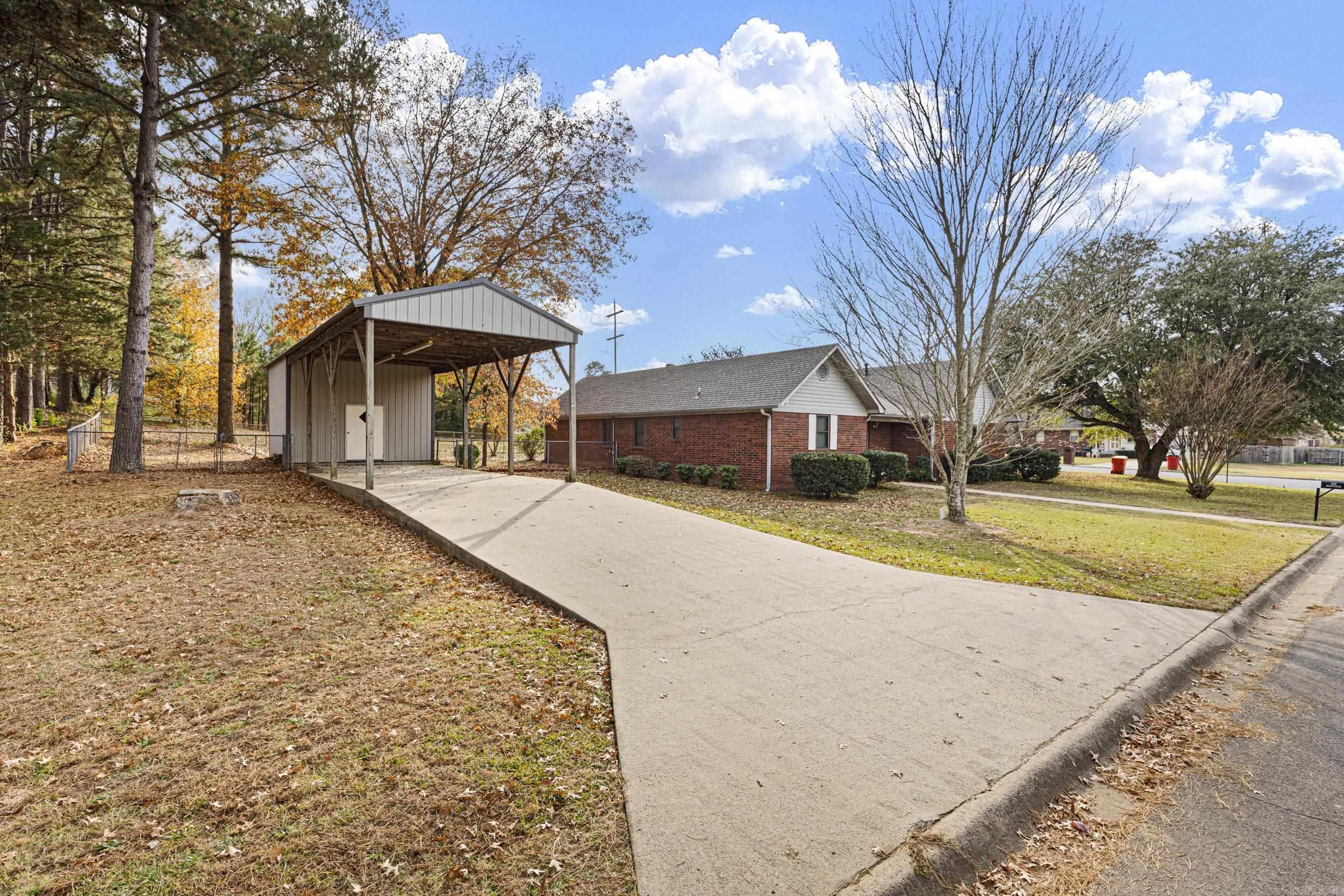 201 MEADOW LYNN  Morrilton, AR