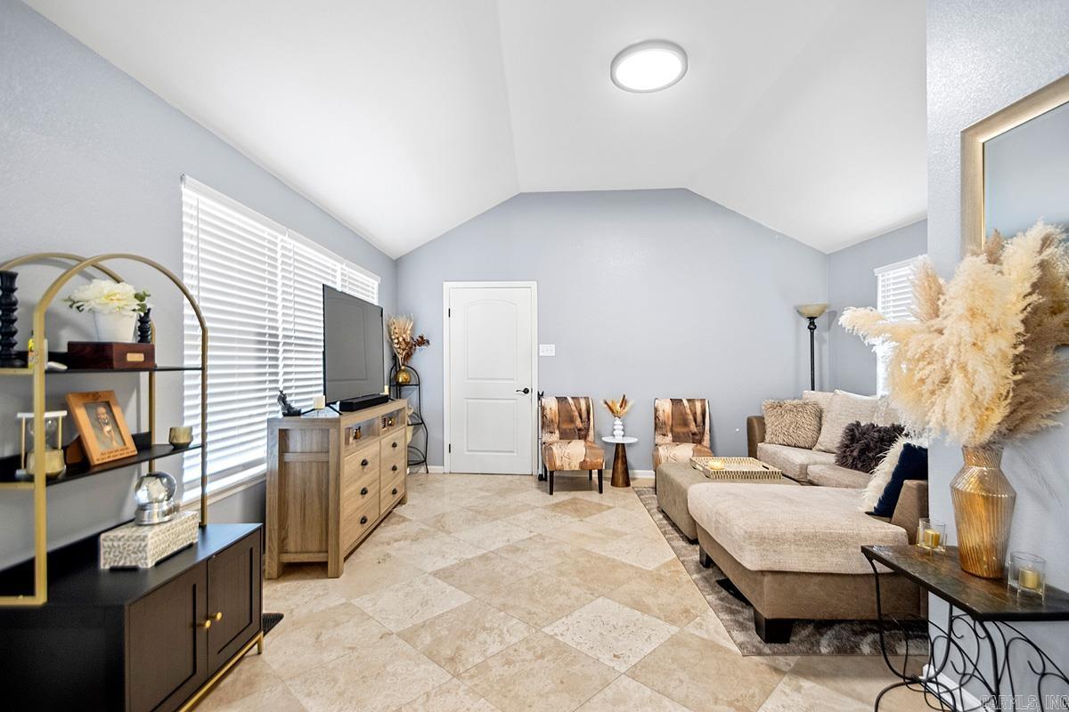 11 Hickory Court Little Rock, AR 72210