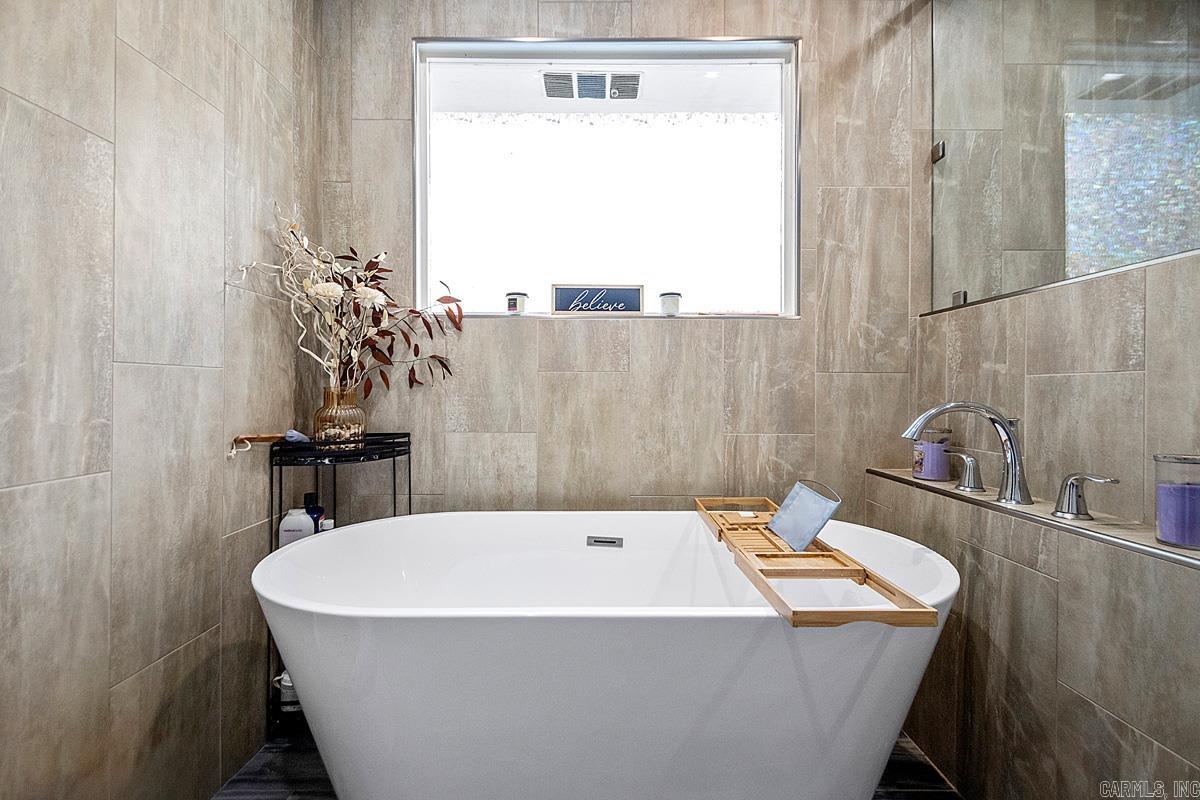 11 Hickory Court Little Rock, AR 72210