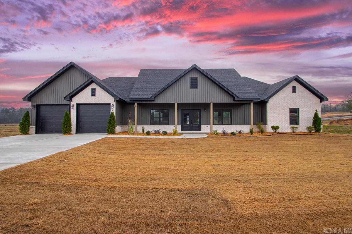 1033 Duke Drive Bauxite, AR 72011