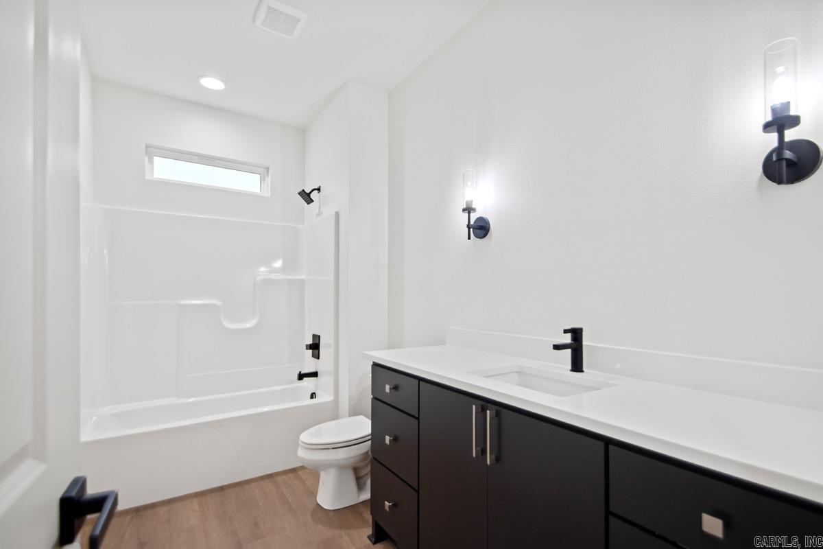 1033 Duke Drive Bauxite, AR 72011