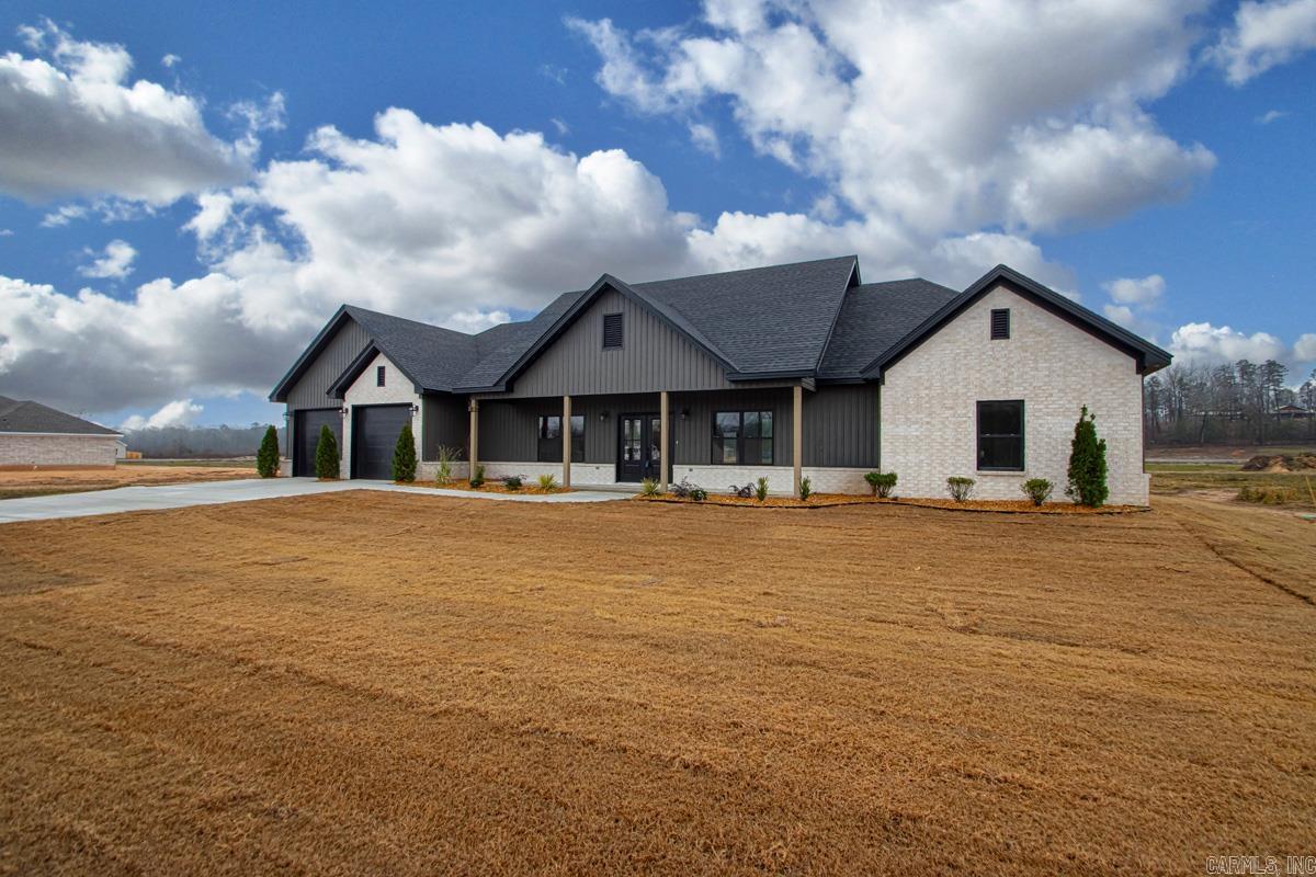 1033 Duke Drive Bauxite, AR 72011