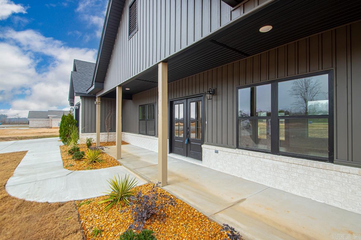 1033 Duke Drive Bauxite, AR 72011