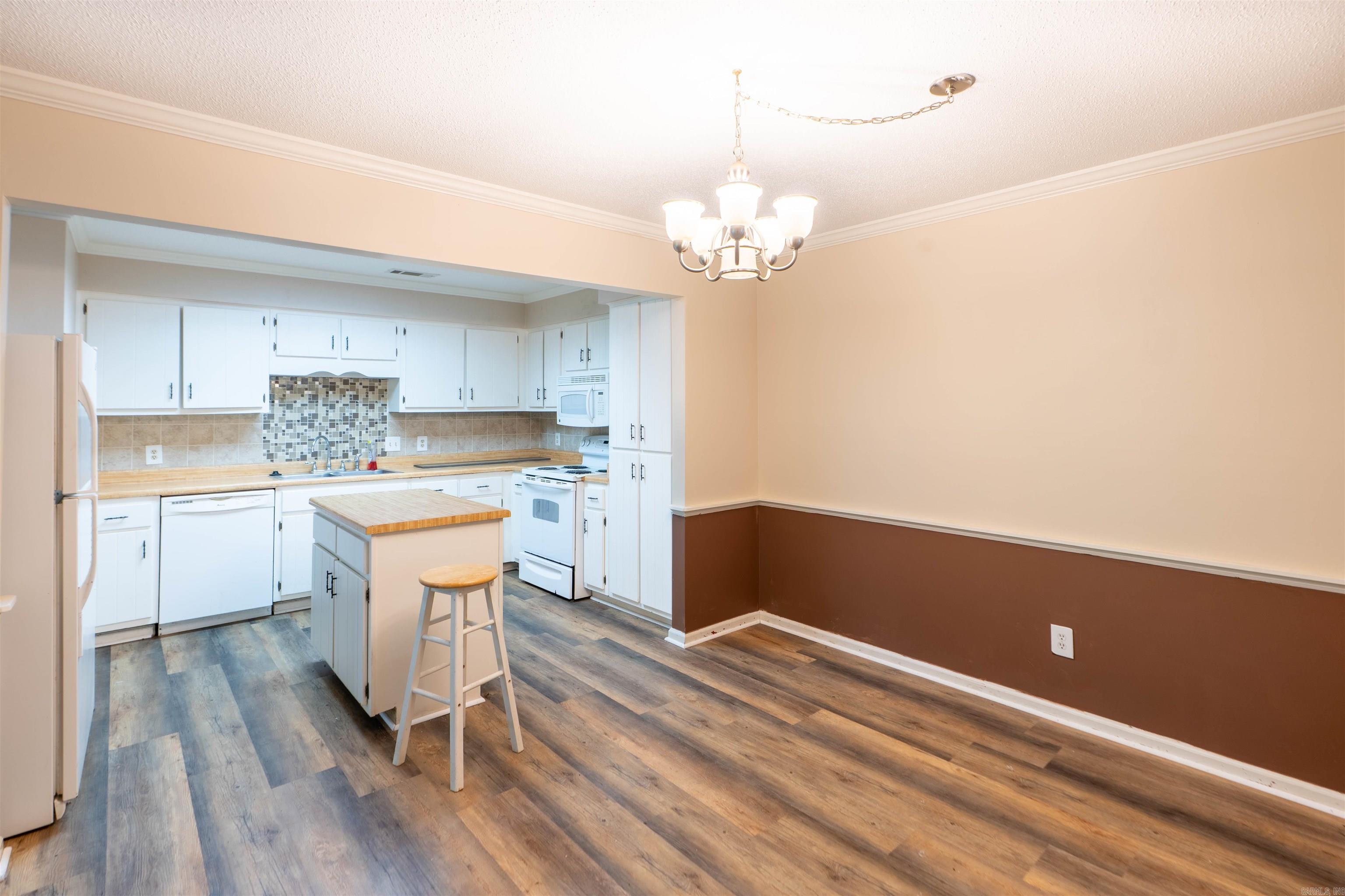 26 Holiday Hills Dr  Helena, AR