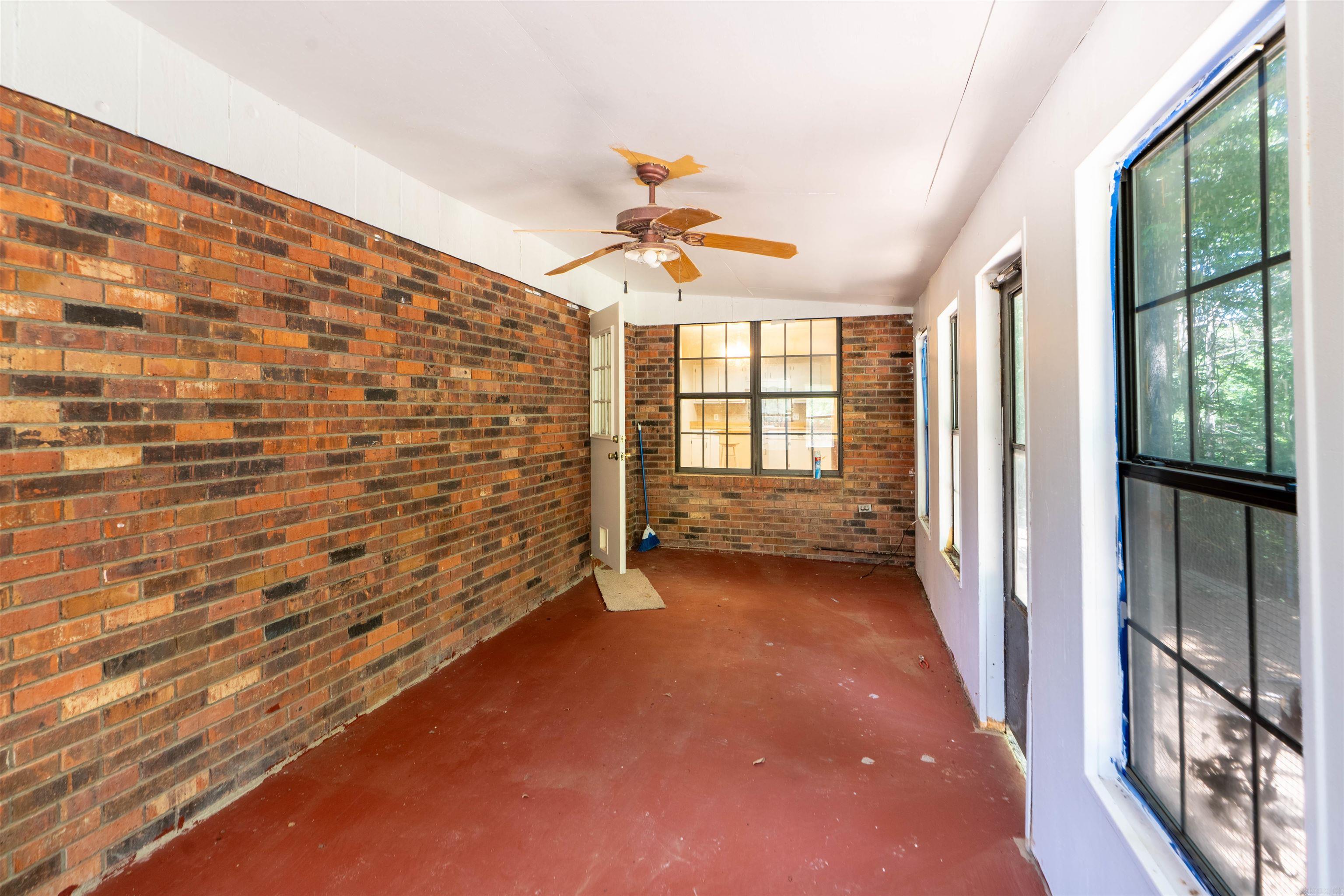 26 Holiday Hills Dr  Helena, AR