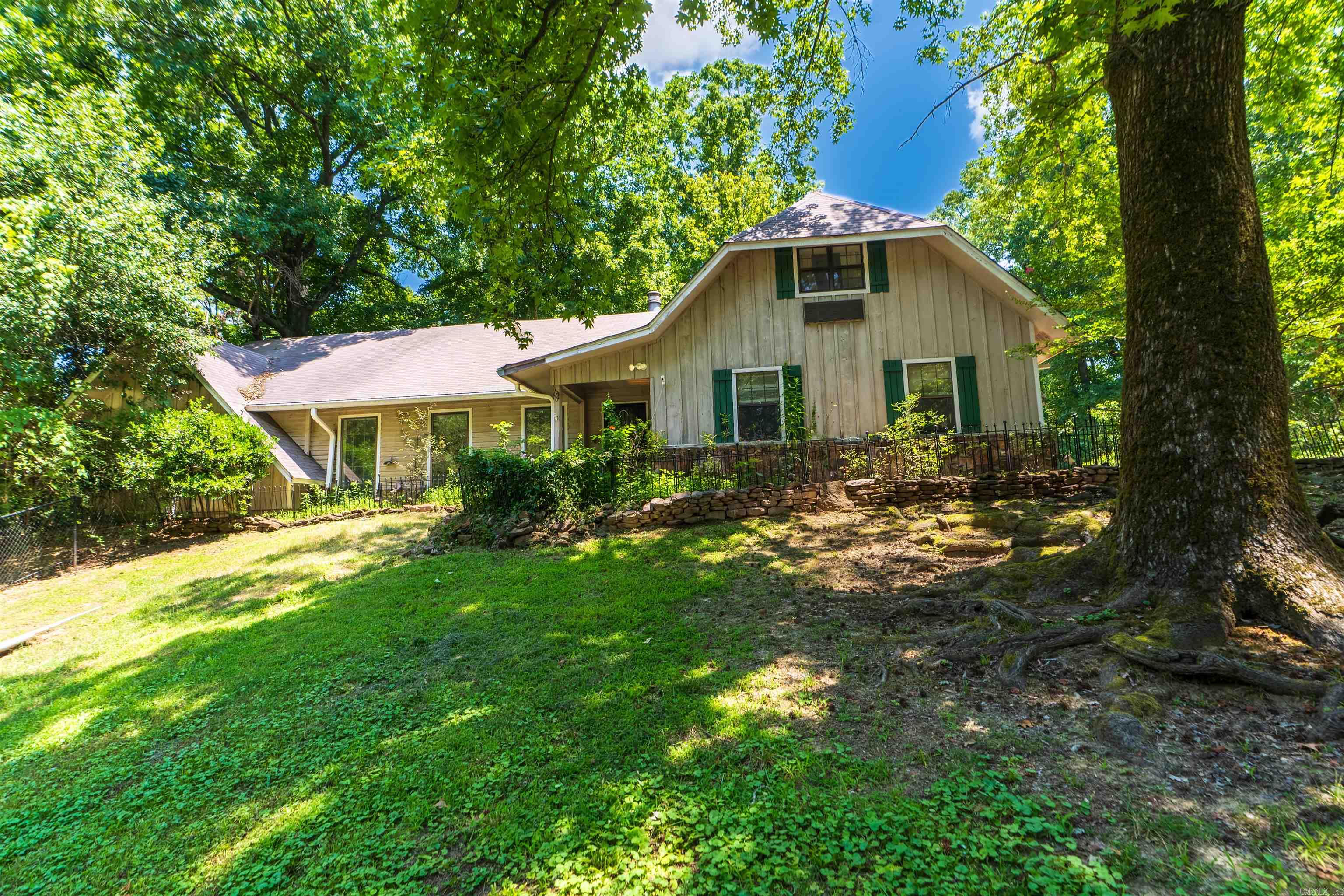 26 Holiday Hills Dr  Helena, AR
