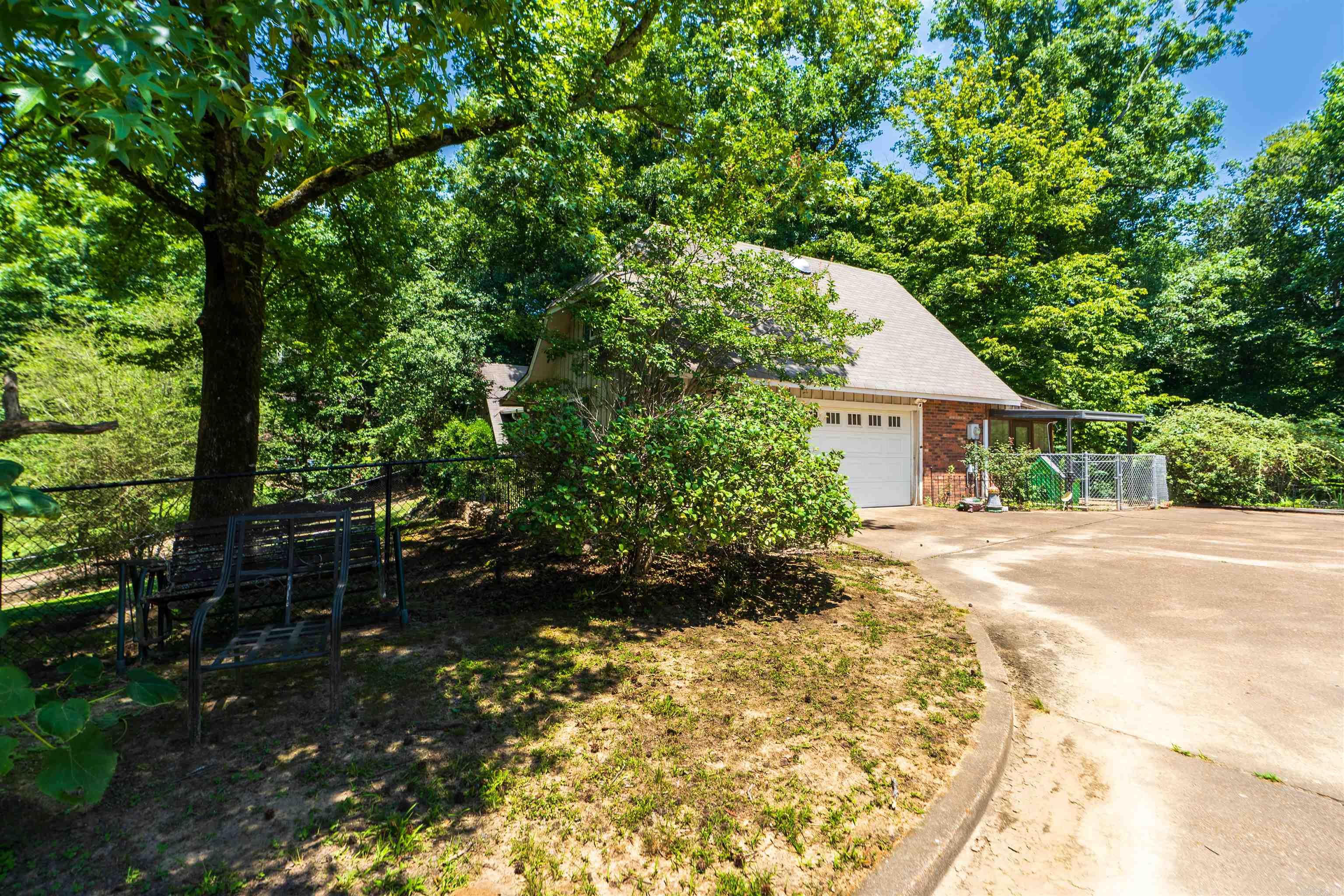 26 Holiday Hills Dr  Helena, AR