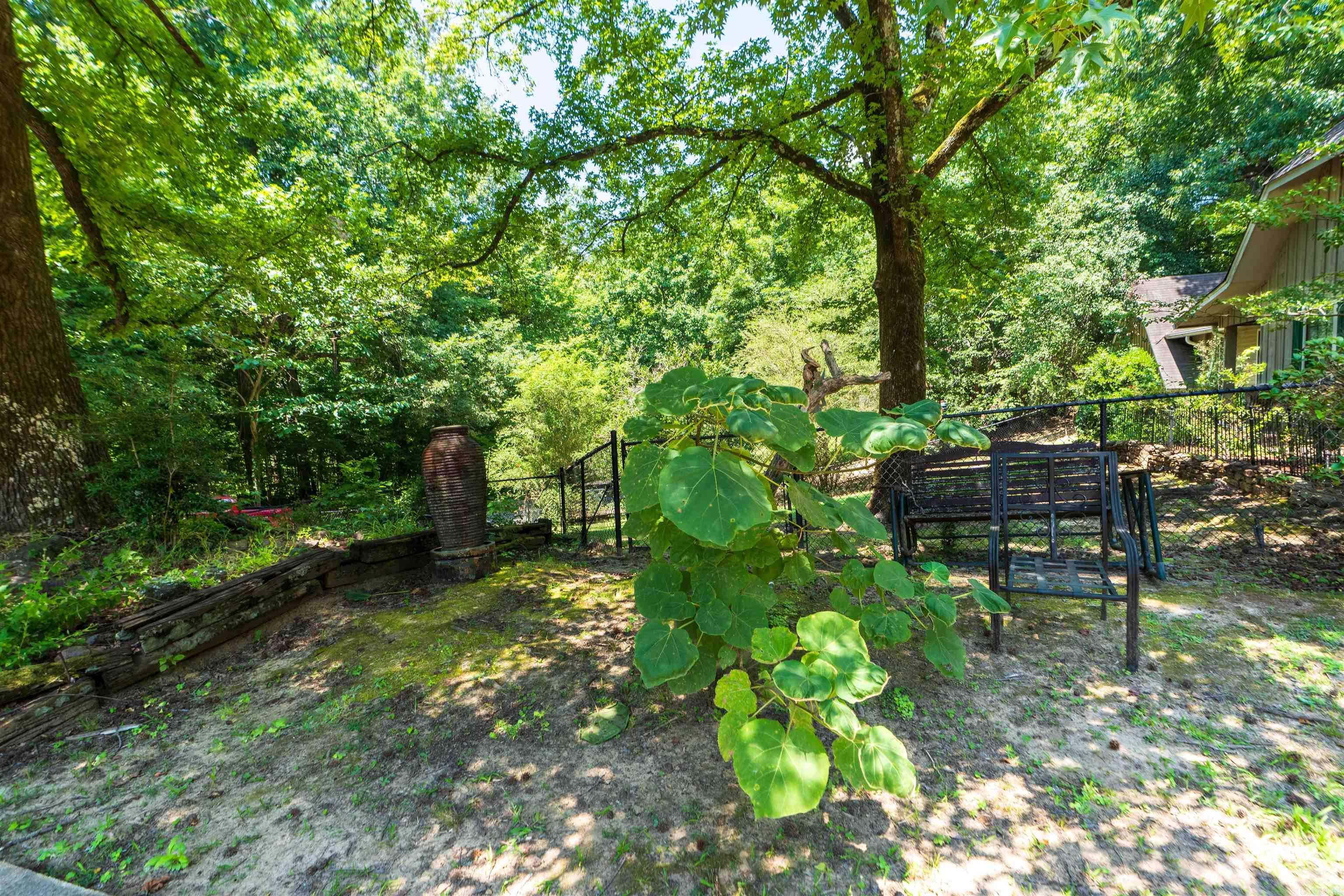 26 Holiday Hills Dr  Helena, AR