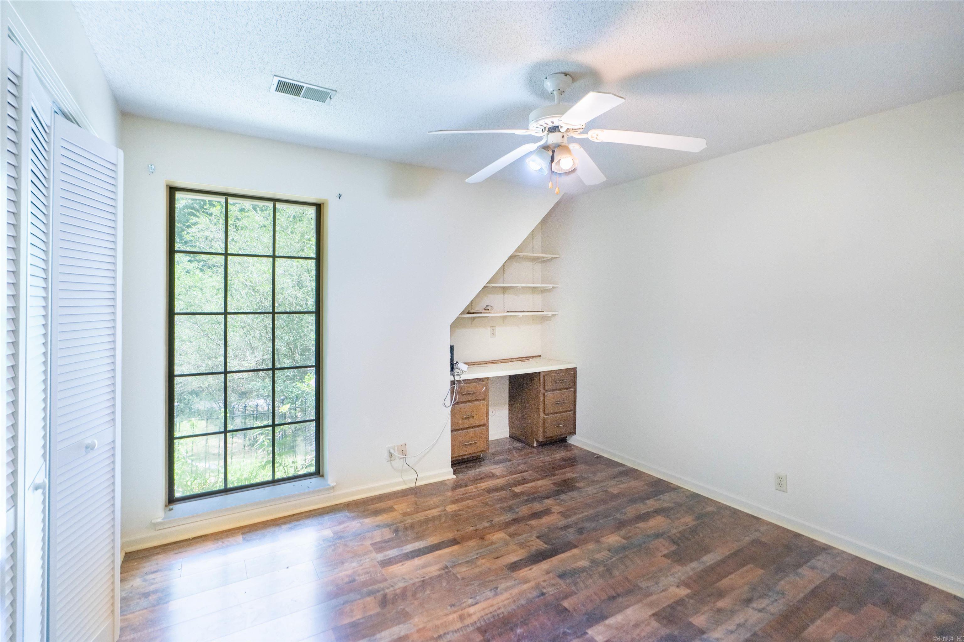 26 Holiday Hills Dr  Helena, AR