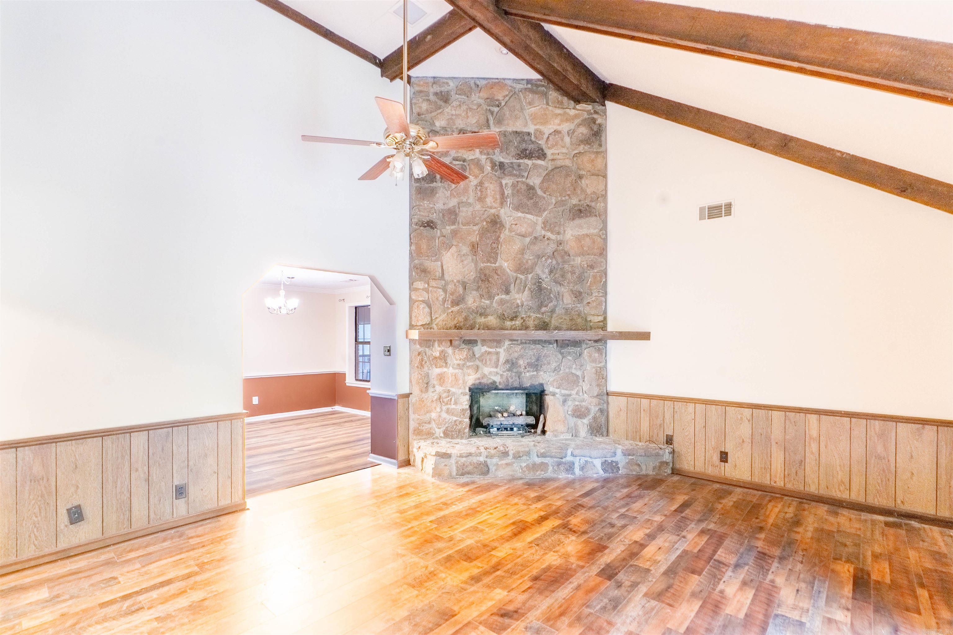 26 Holiday Hills Dr  Helena, AR