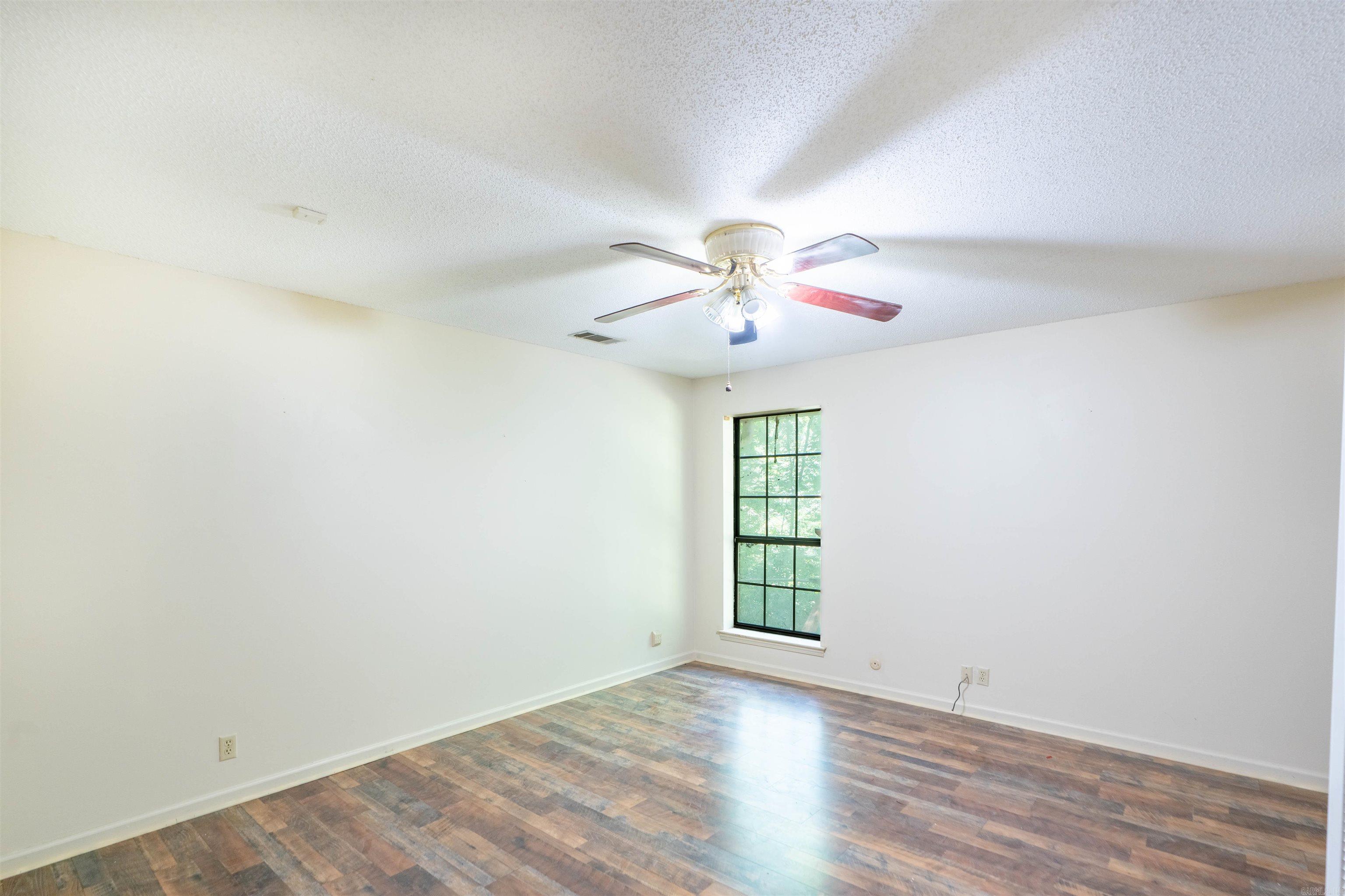 26 Holiday Hills Dr  Helena, AR