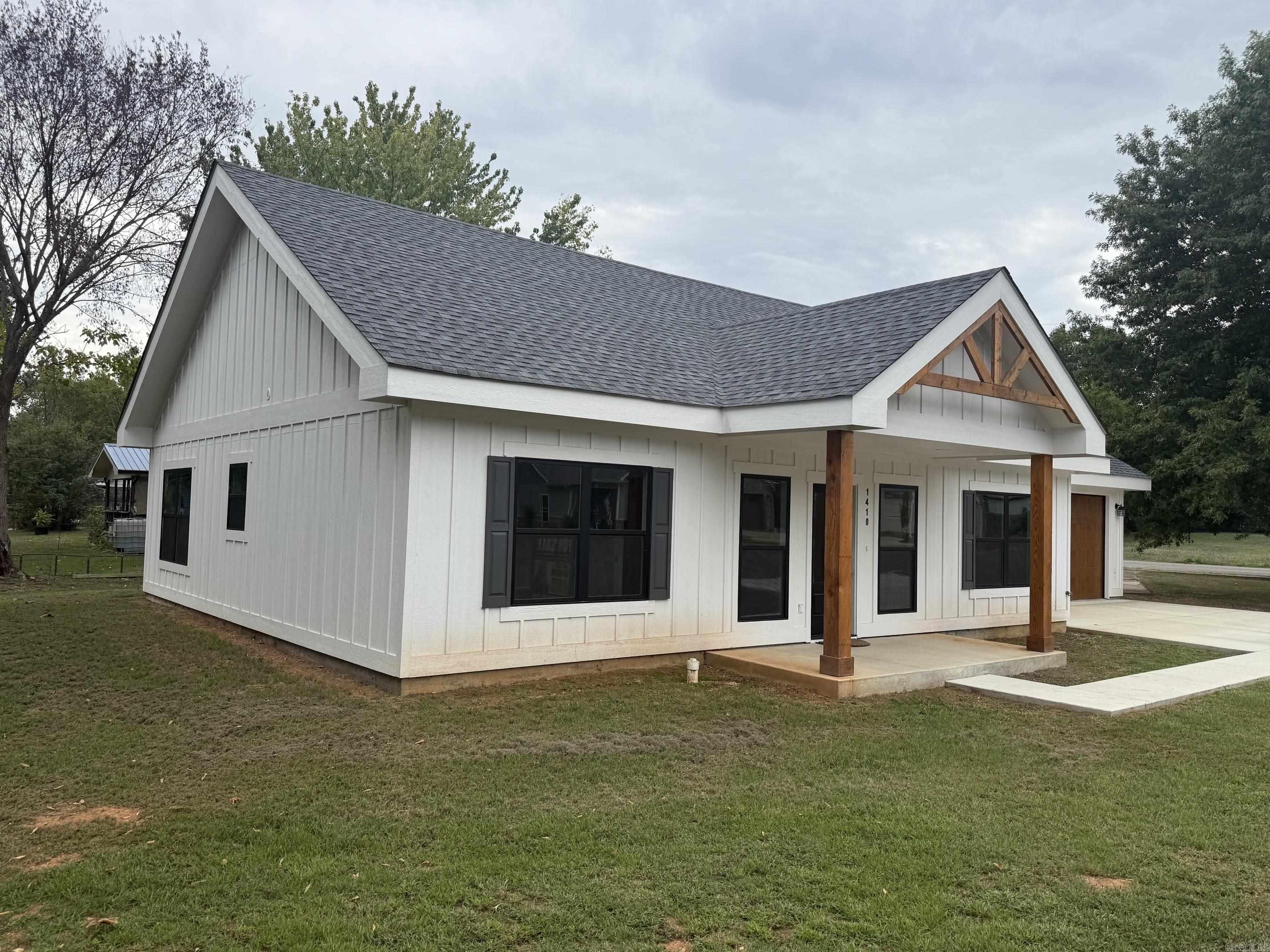 1410 Port Arthur  Mena, AR
