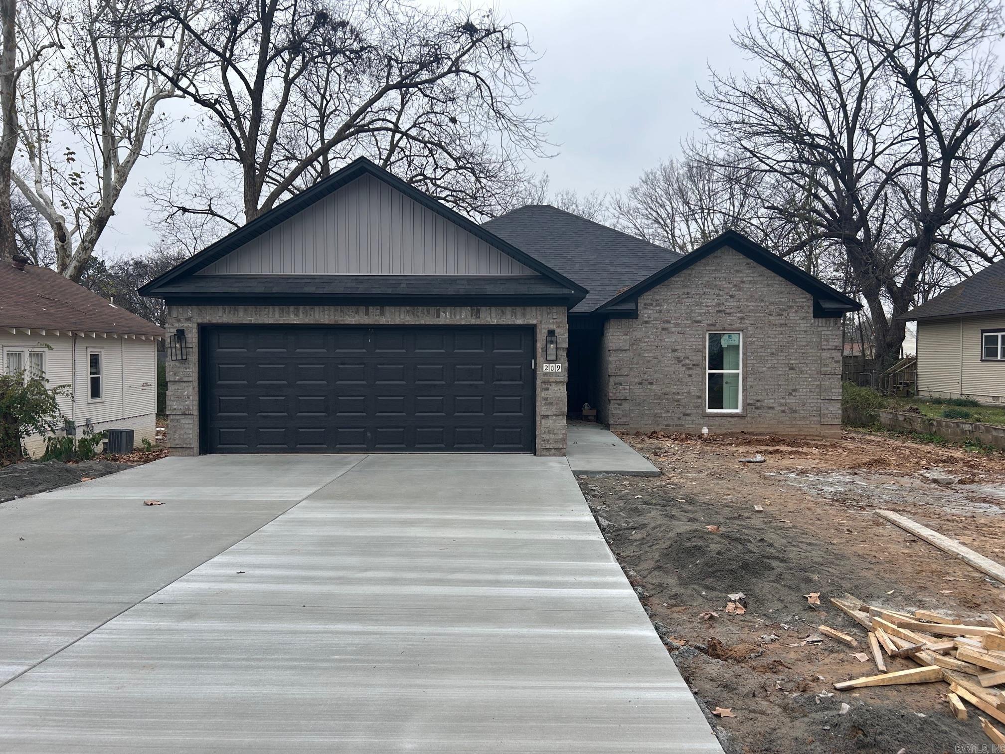 209 N Griffin  Morrilton, AR