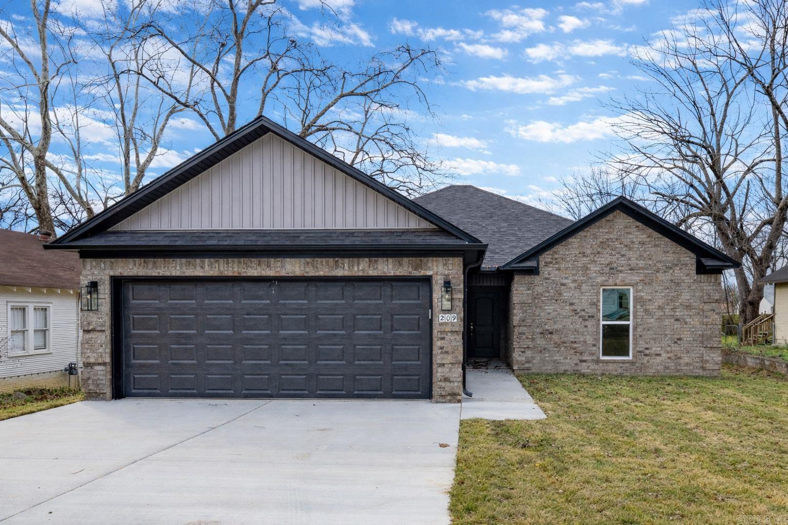 209 N Griffin Street Morrilton, AR 72110