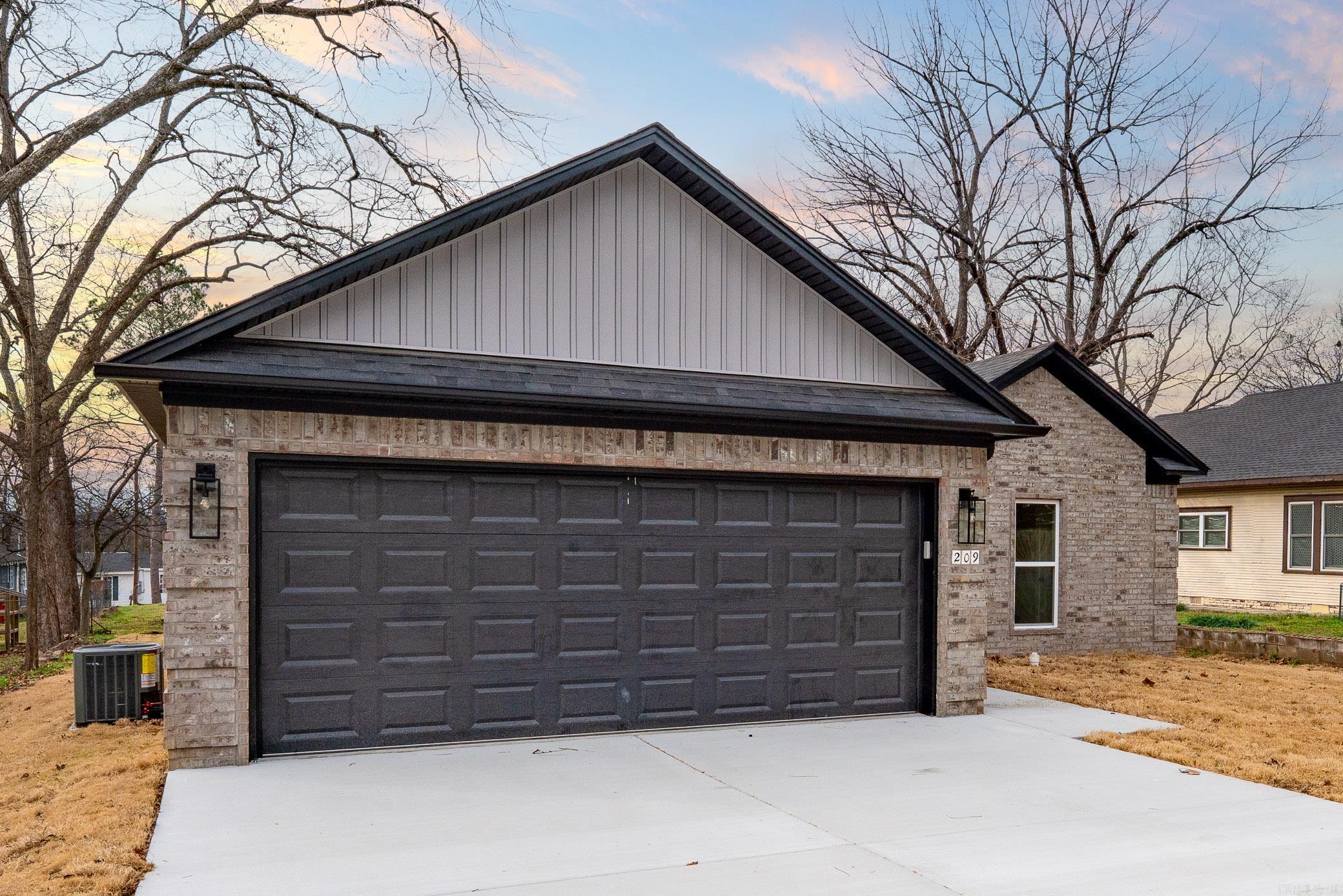 209 N Griffin Street Morrilton, AR 72110