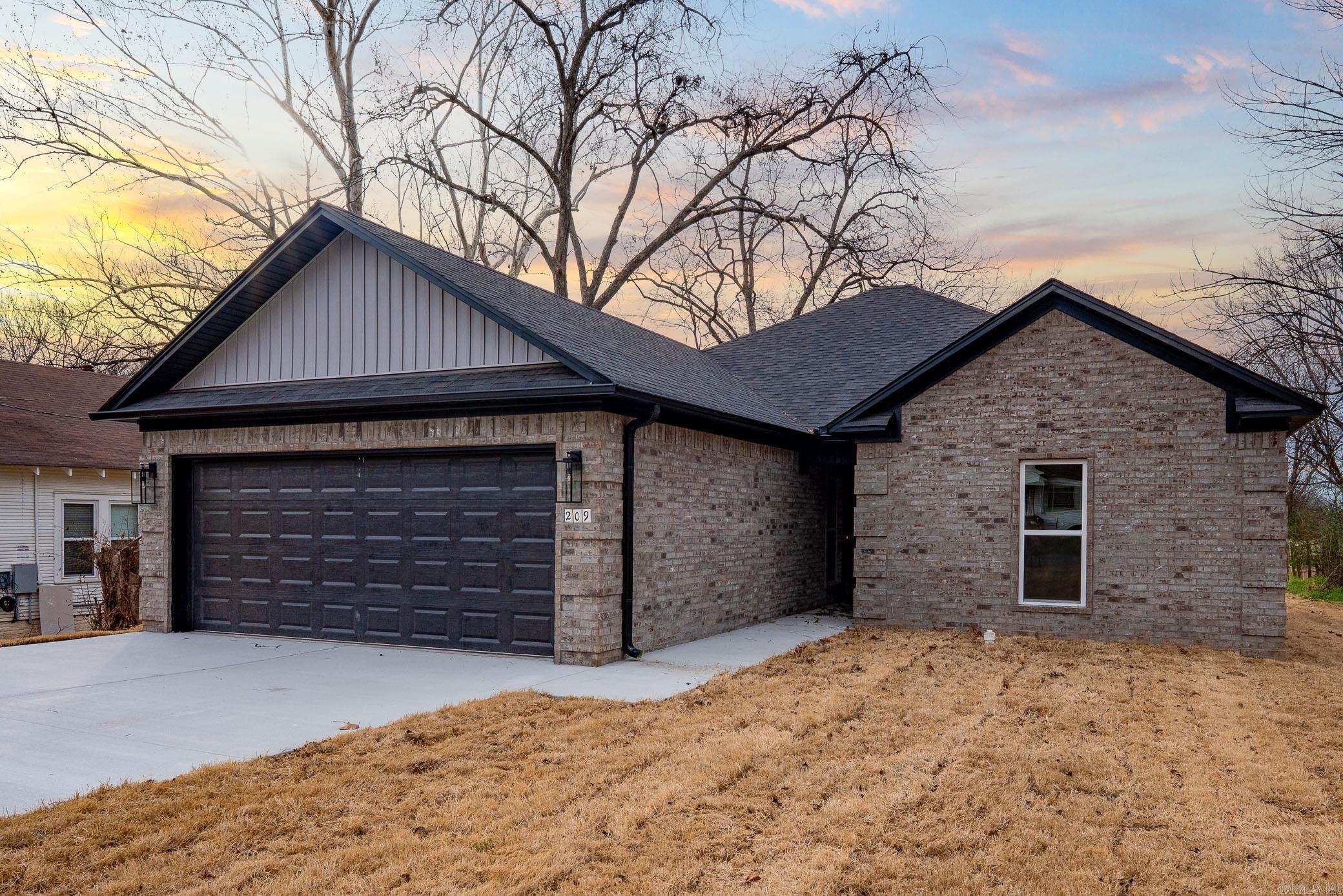 209 N Griffin Street Morrilton, AR 72110