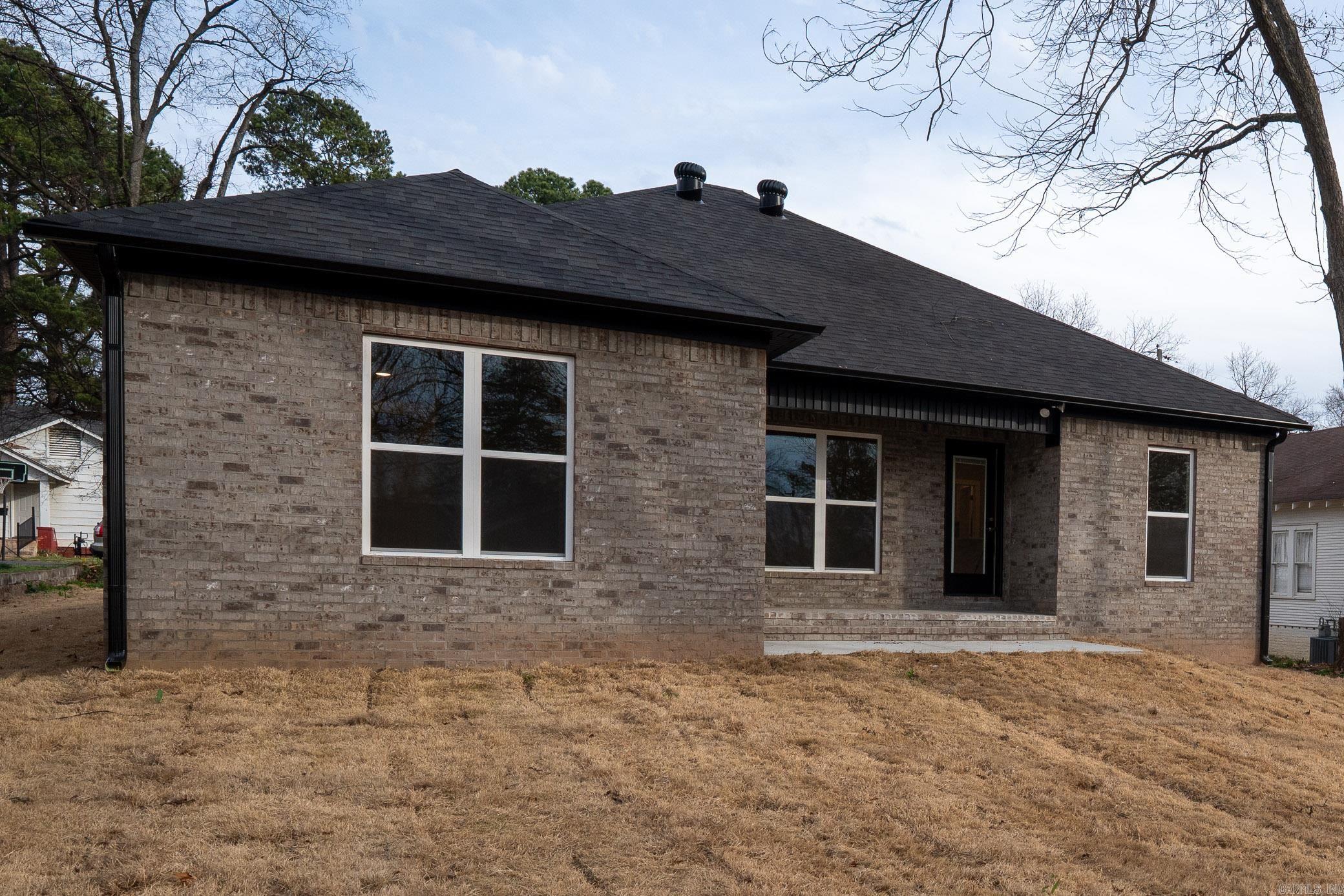 209 N Griffin Street Morrilton, AR 72110