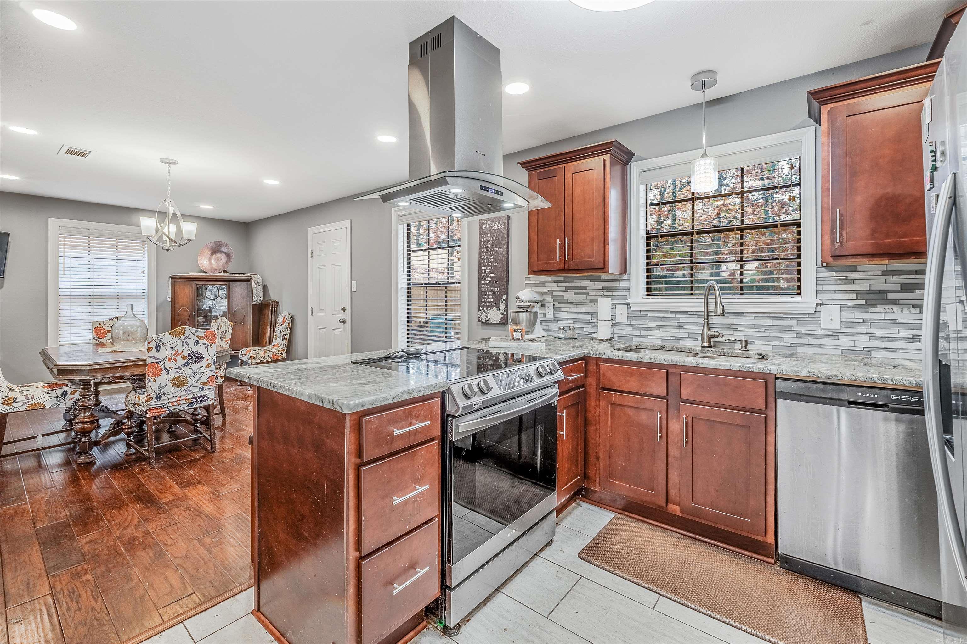 16 Emerald Court Little Rock, AR 72212