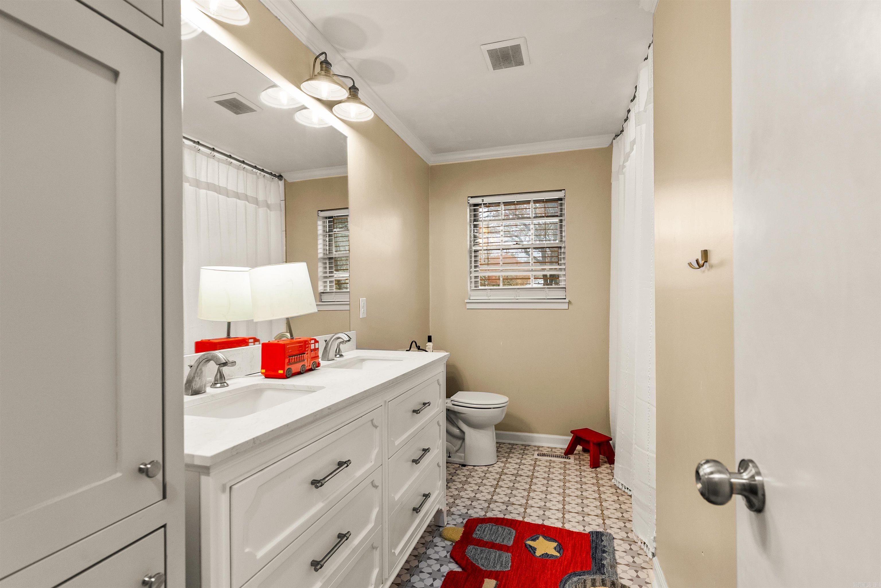 901 E 53rd Place North Little Rock, AR 72116