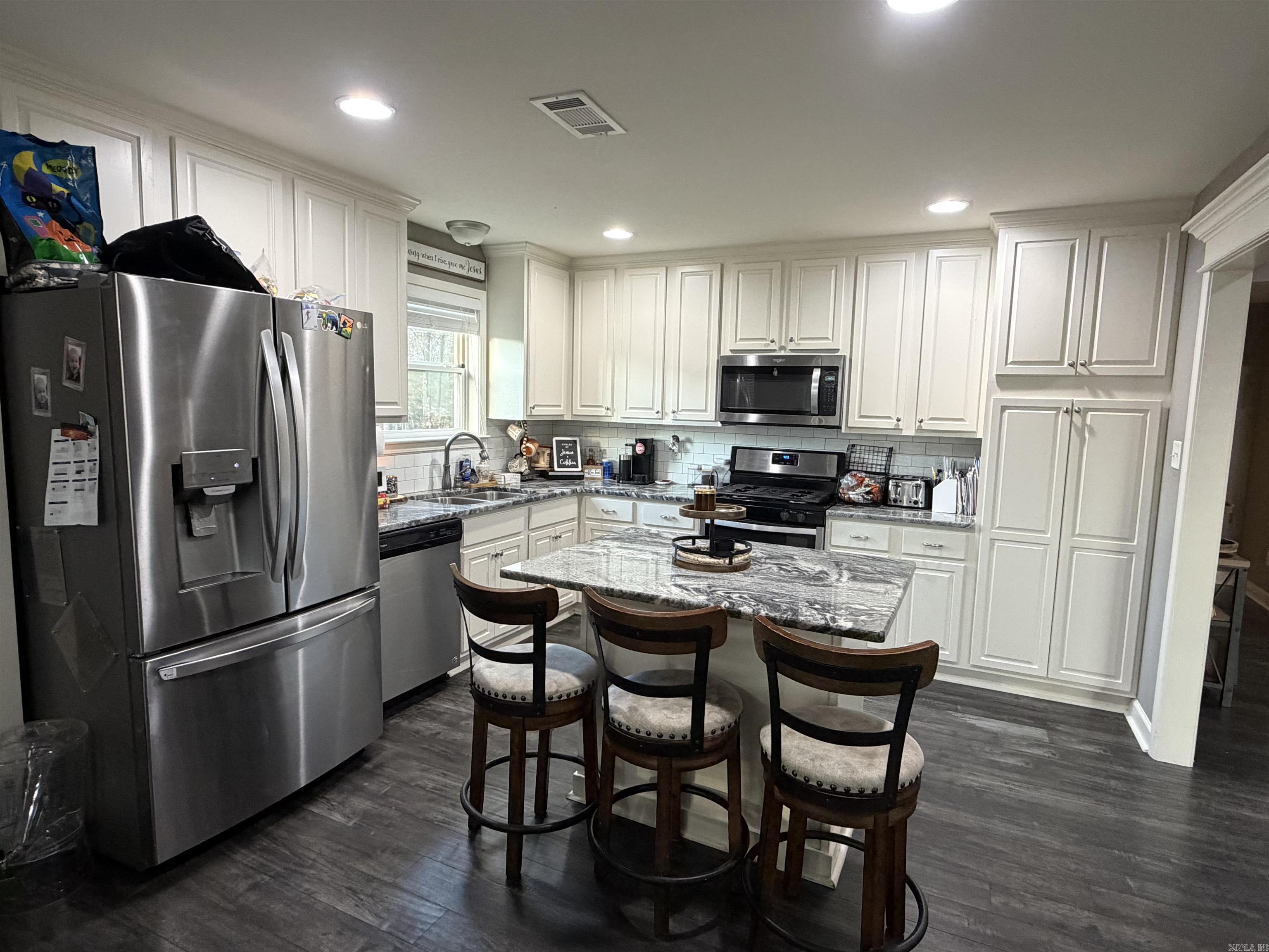 9417 Crossroads Benton, AR 72019