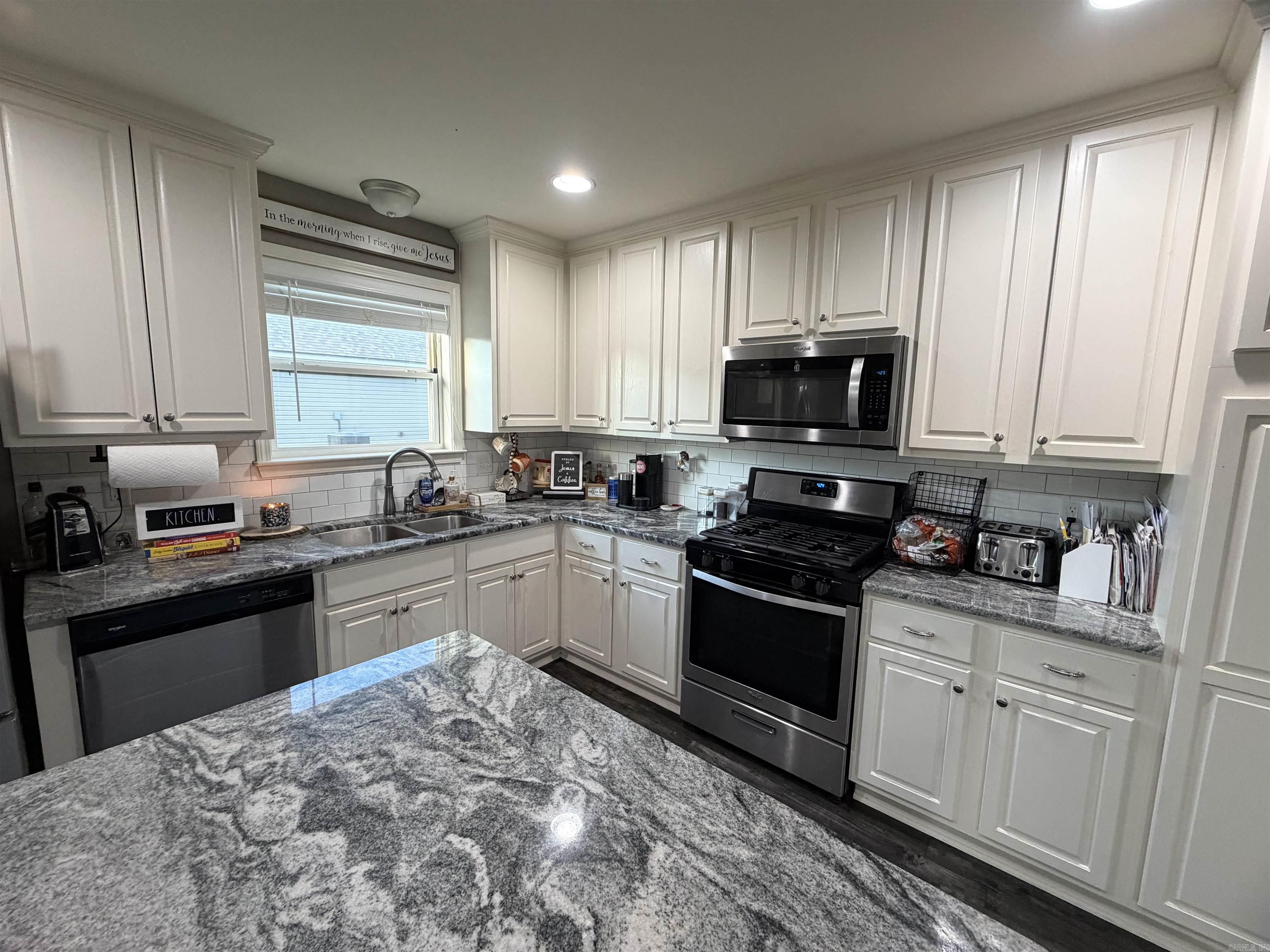 9417 Crossroads Benton, AR 72019