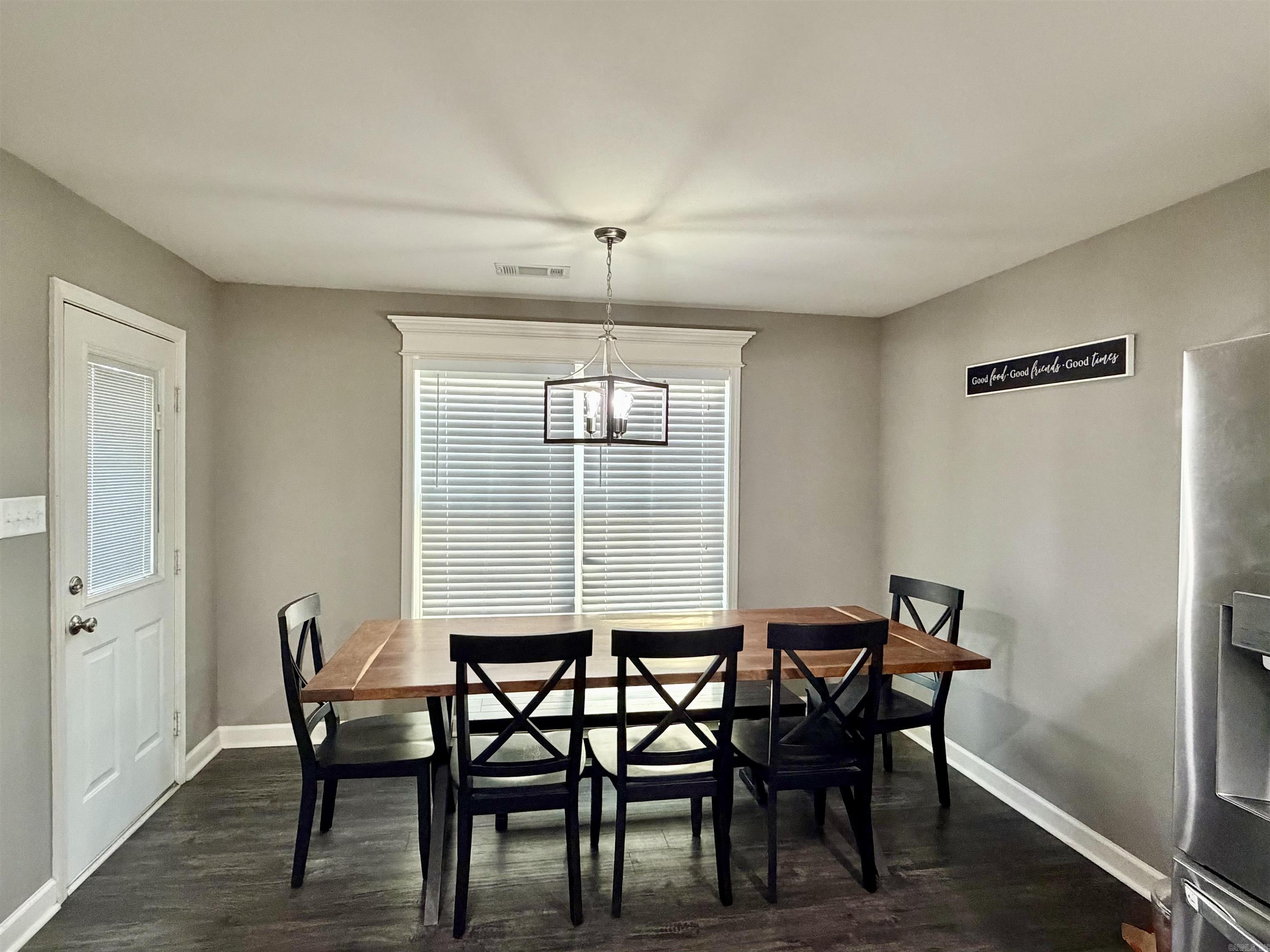 9417 Crossroads Benton, AR 72019