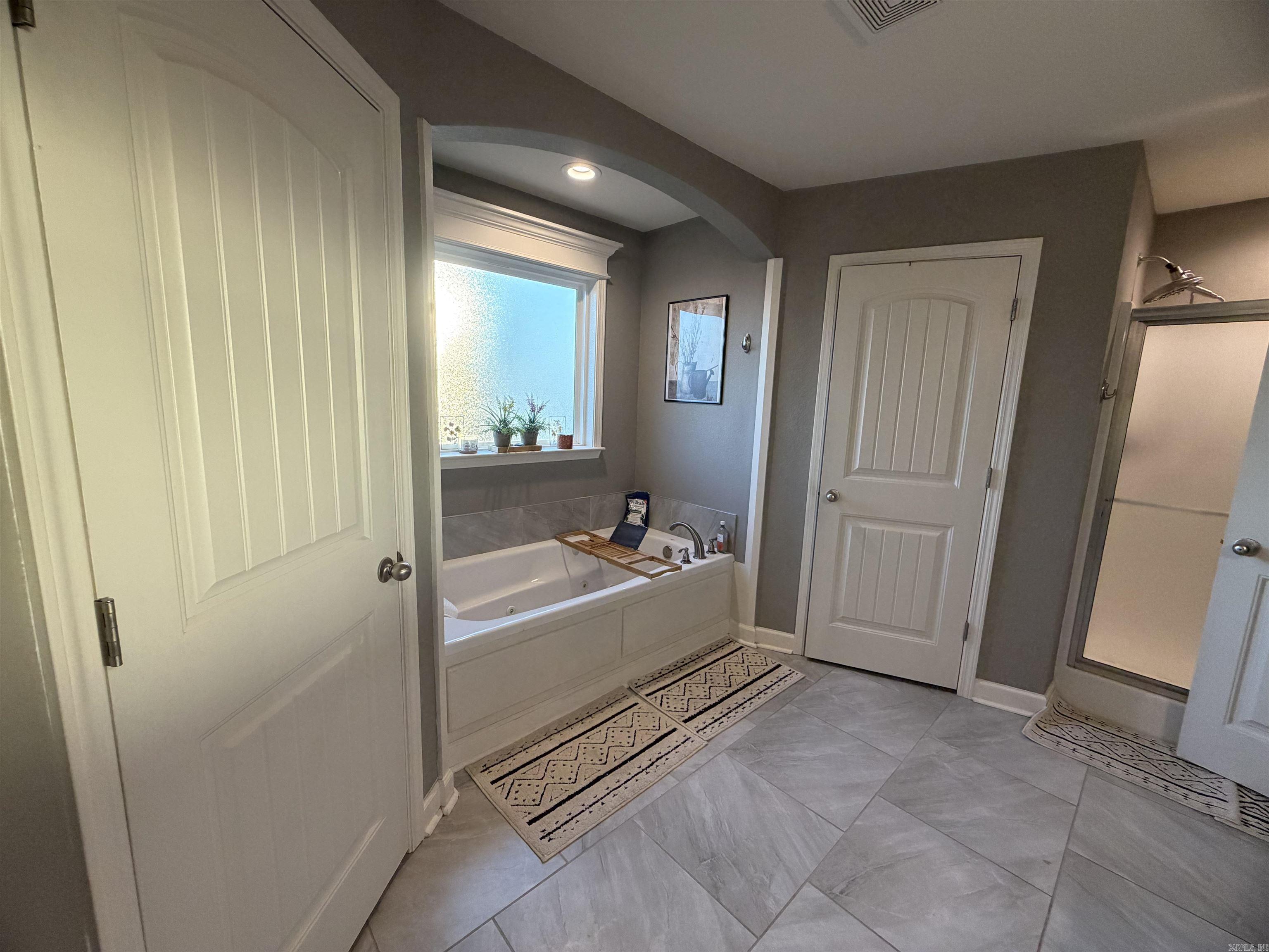 9417 Crossroads Benton, AR 72019