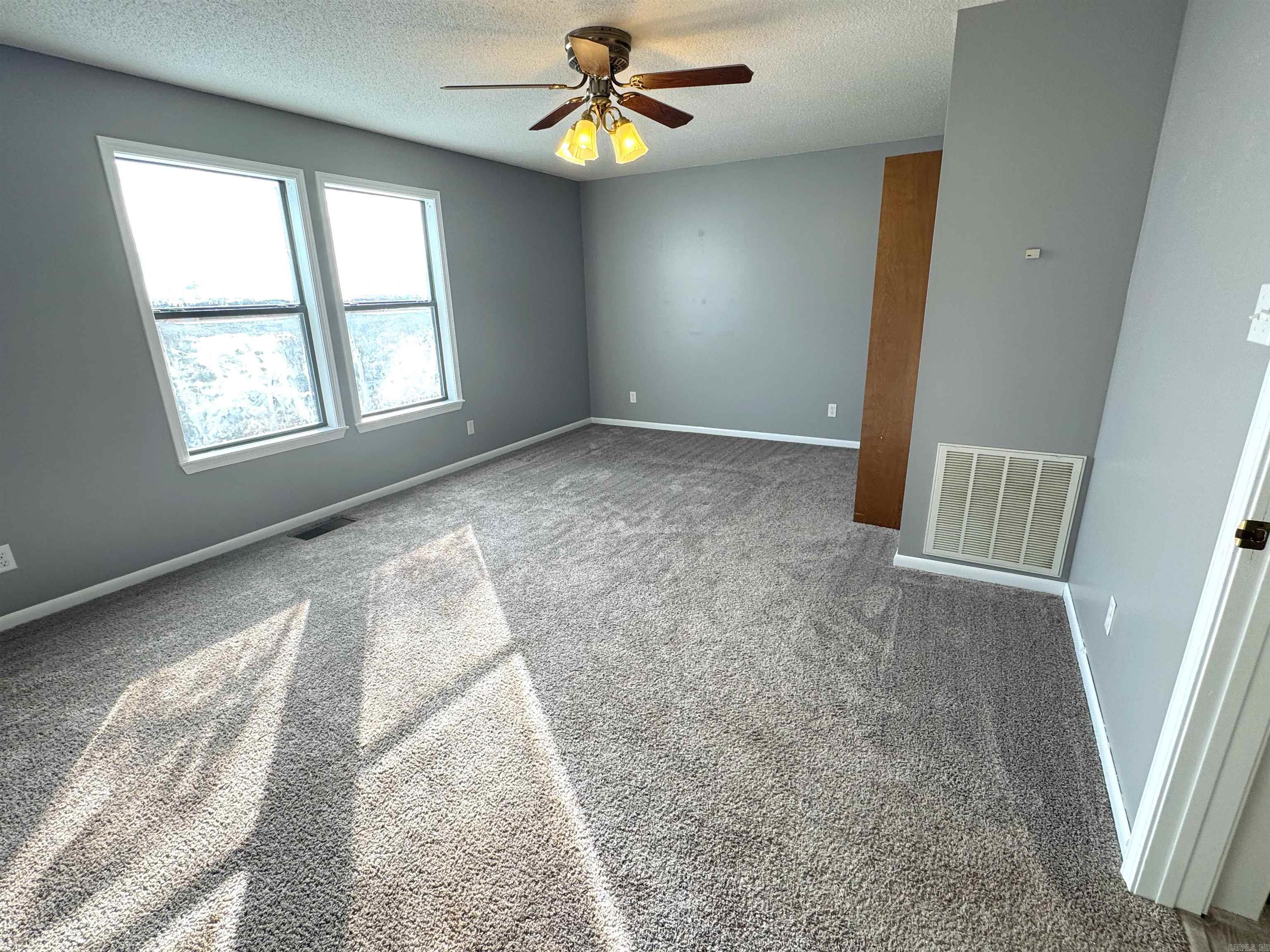 908 Oak  Mountain View, AR