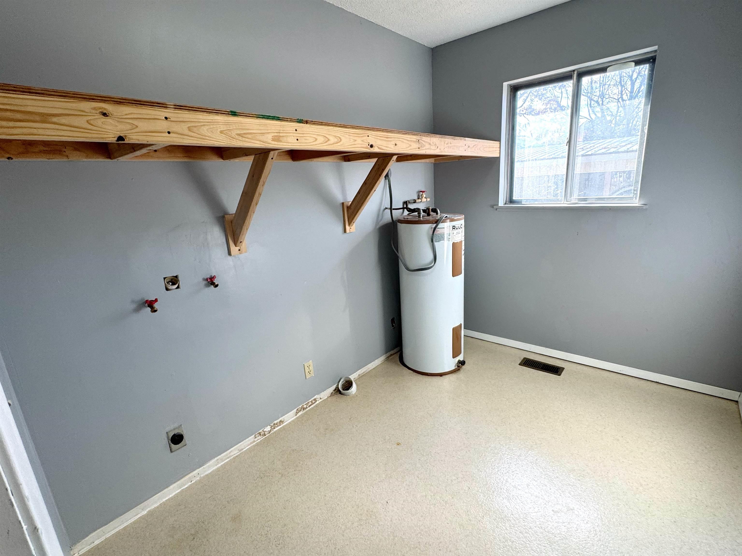 908 Oak  Mountain View, AR