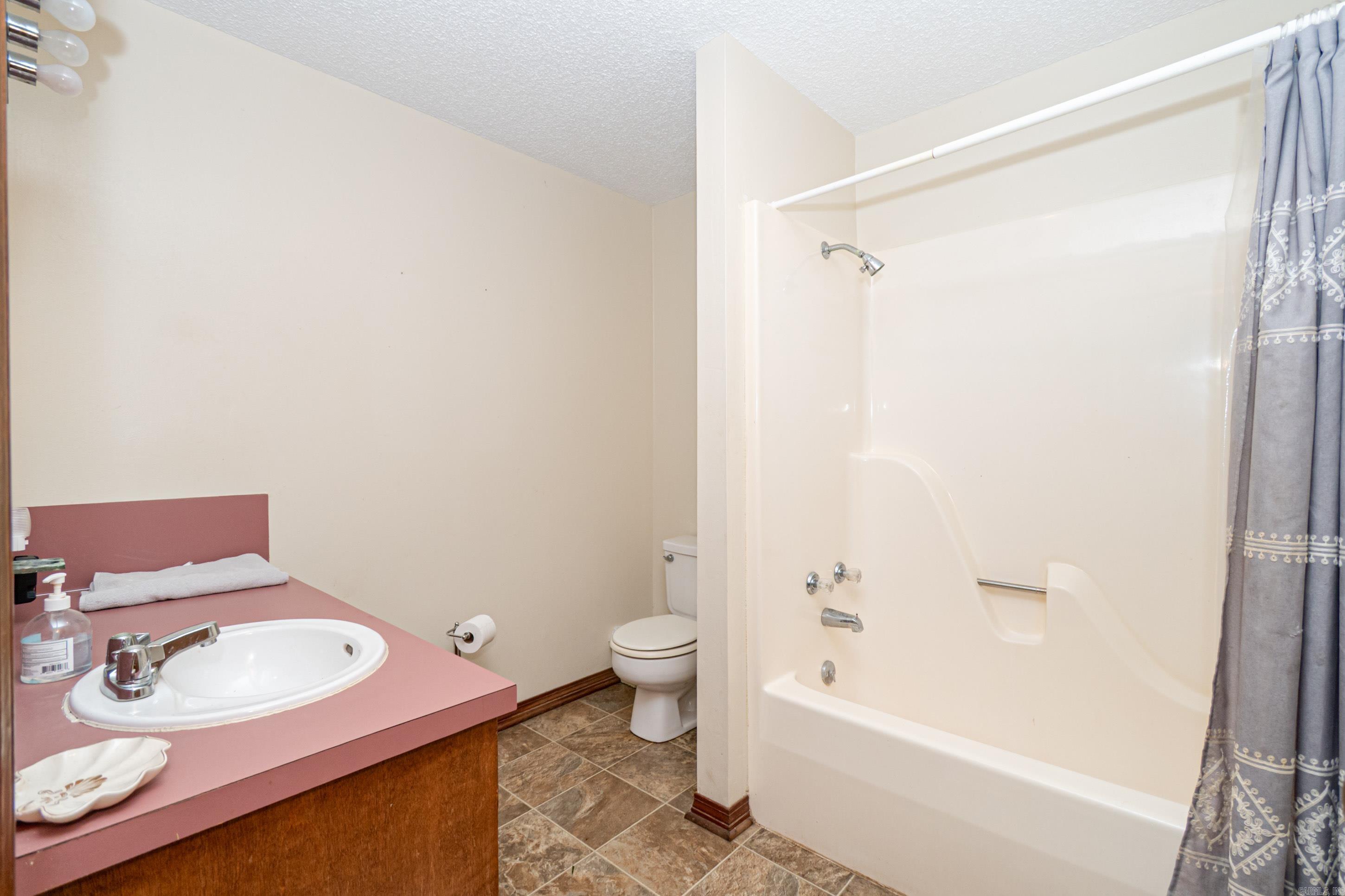 984 M Avenue Felsenthal, AR 71747