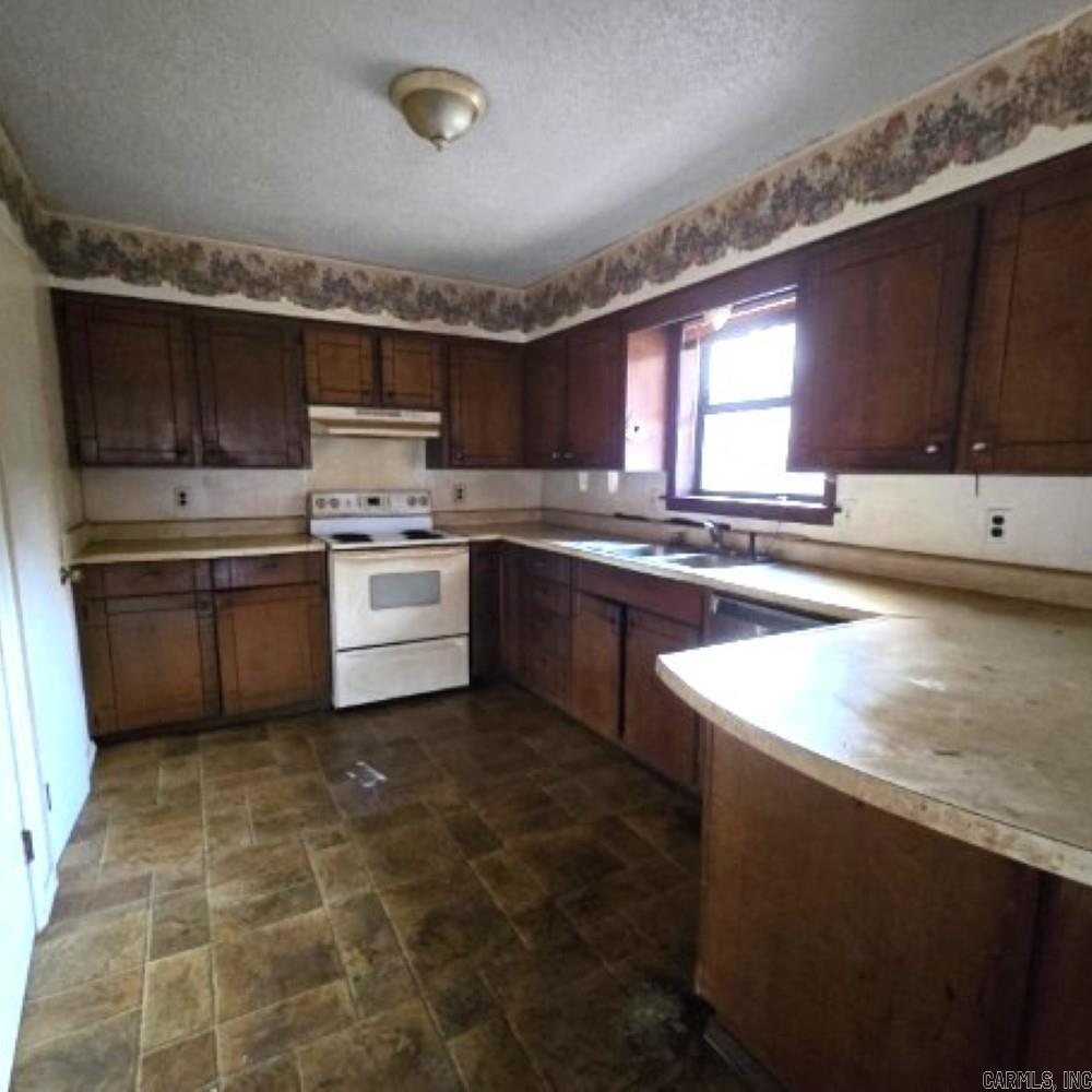 51 Smith Morrilton, AR 72110