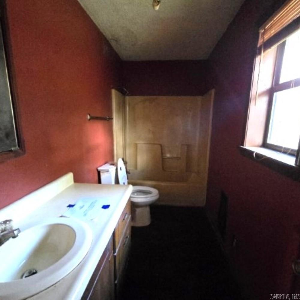 51 Smith Morrilton, AR 72110