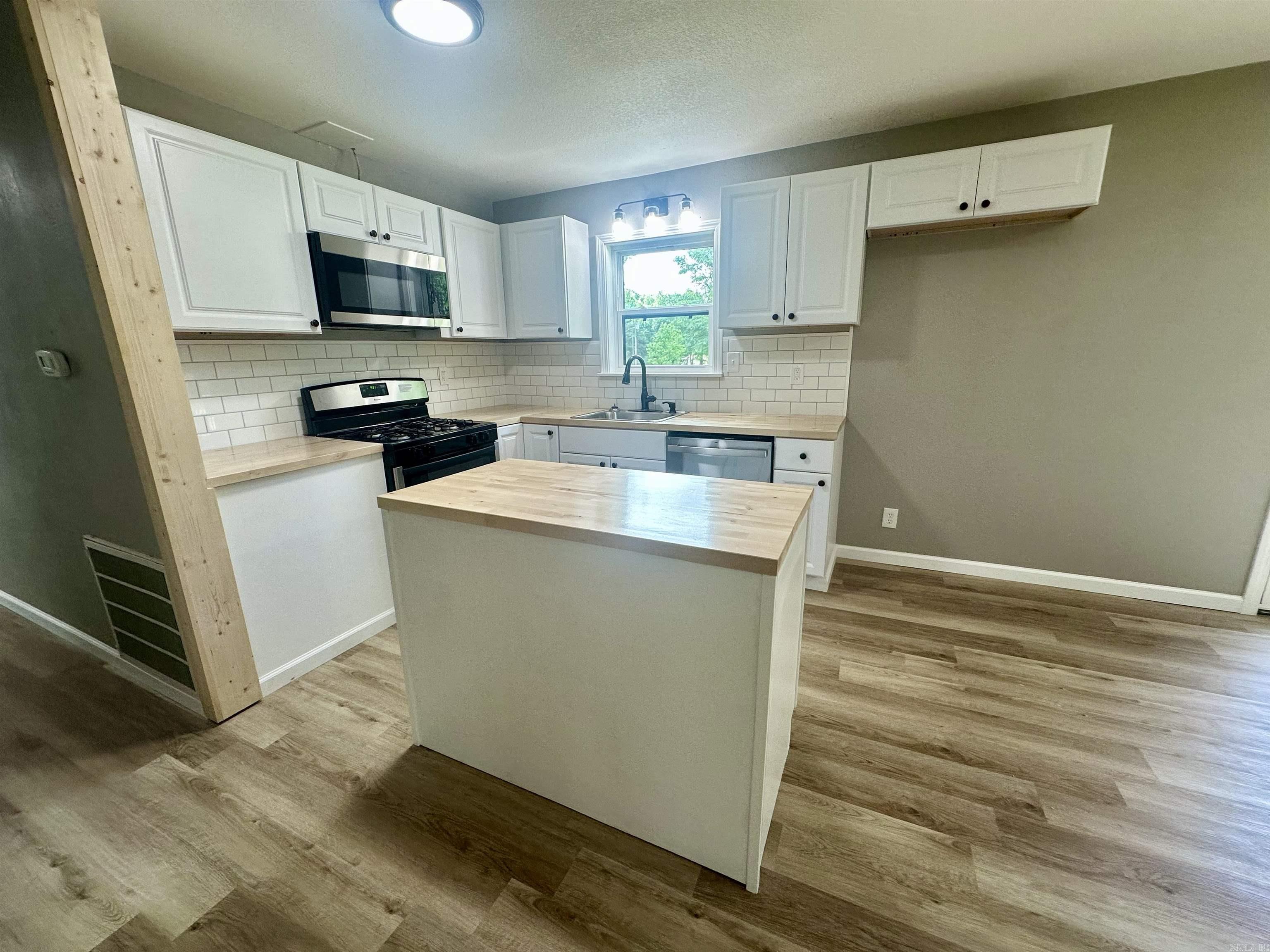 27 Grant 491 Road Sheridan, AR 72105