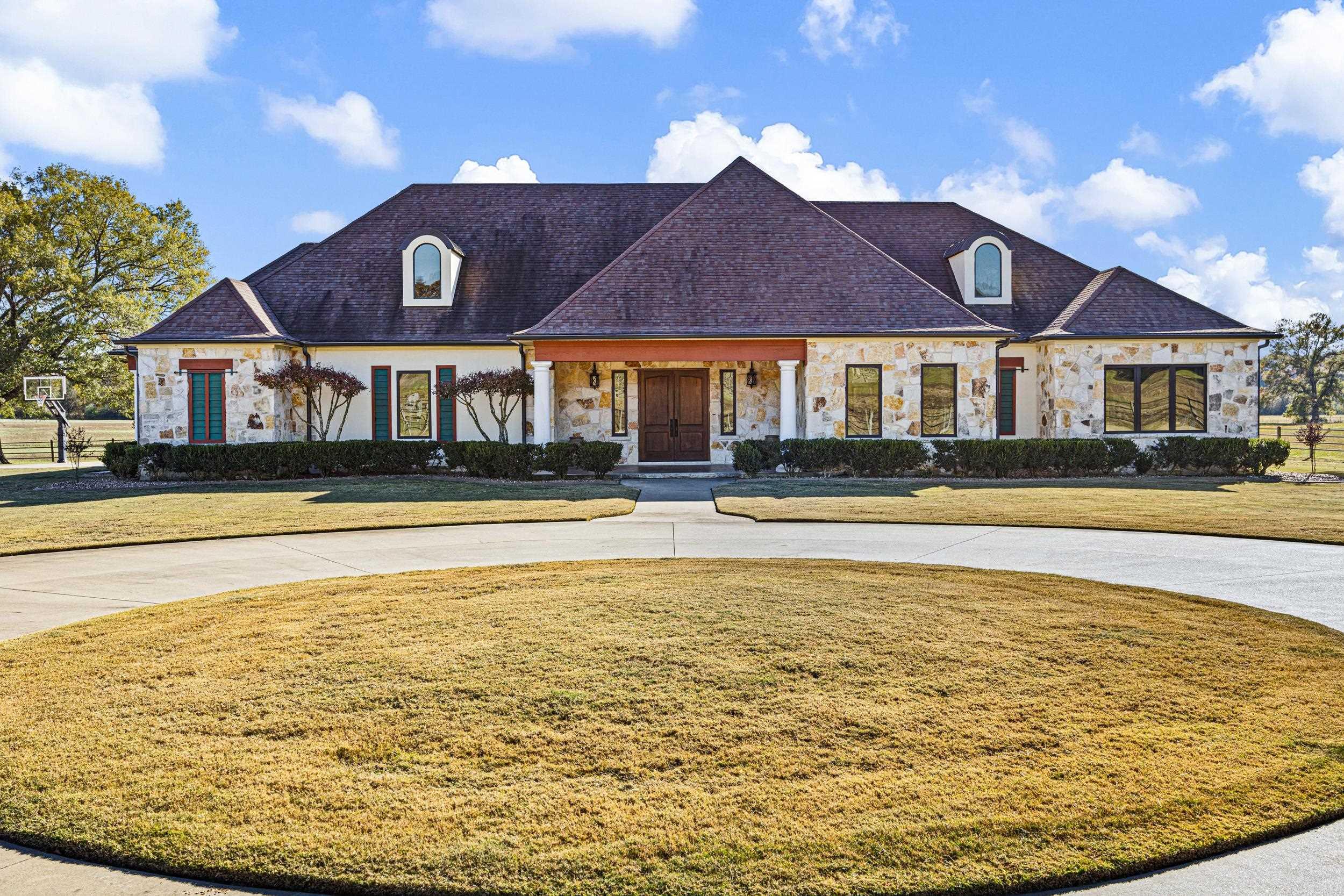 2365 W Gum Log Road Russellville, AR 72802