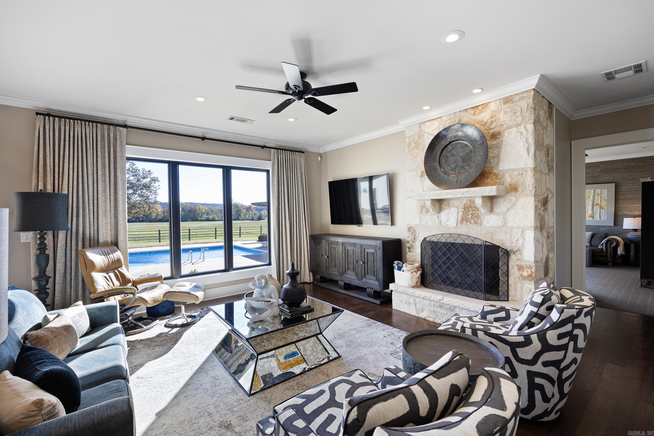 2365 W Gum Log  Russellville, AR