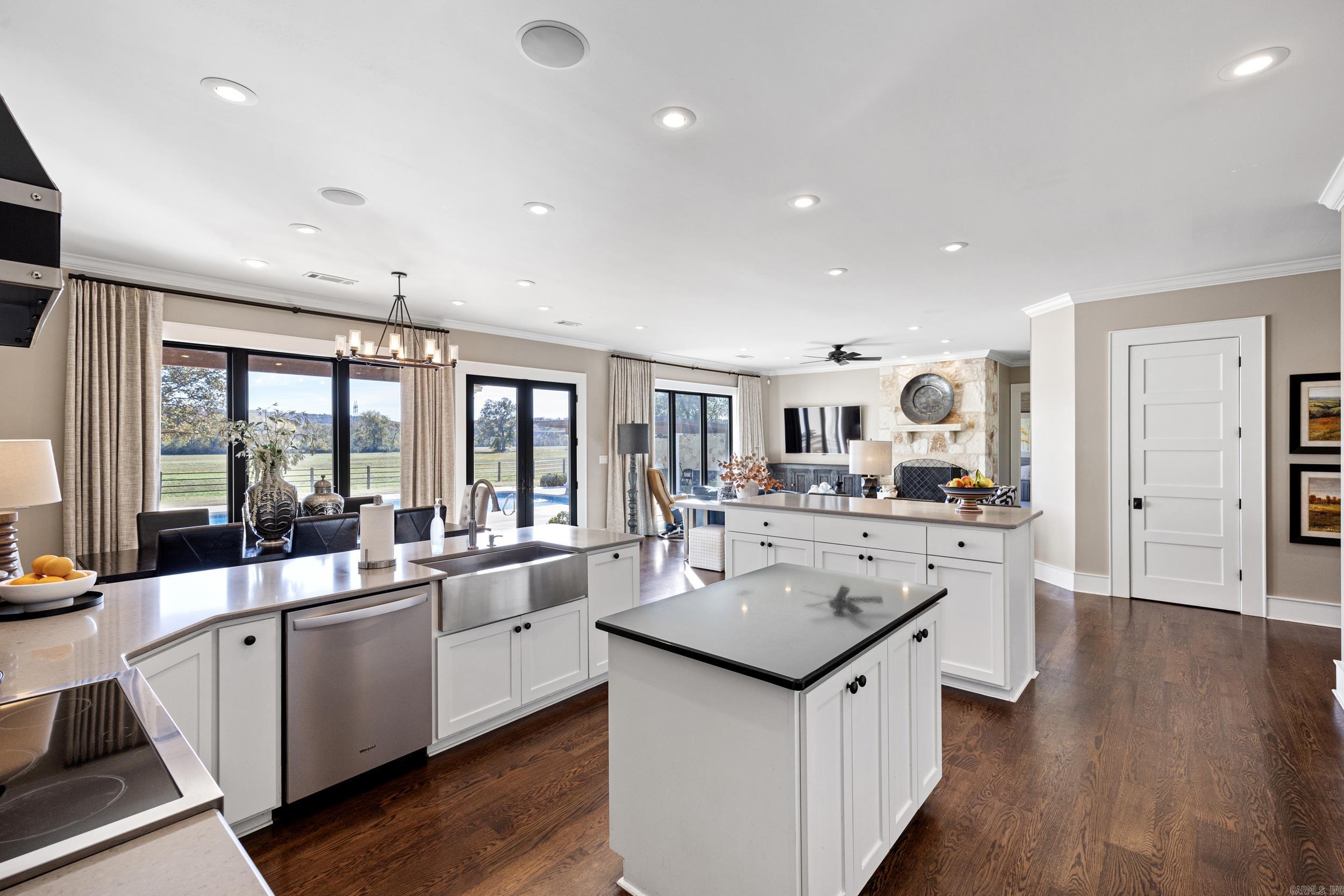 2365 W Gum Log  Russellville, AR