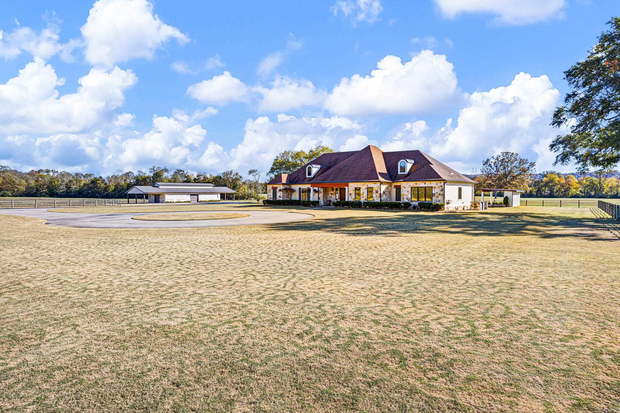 2365 W Gum Log  Russellville, AR