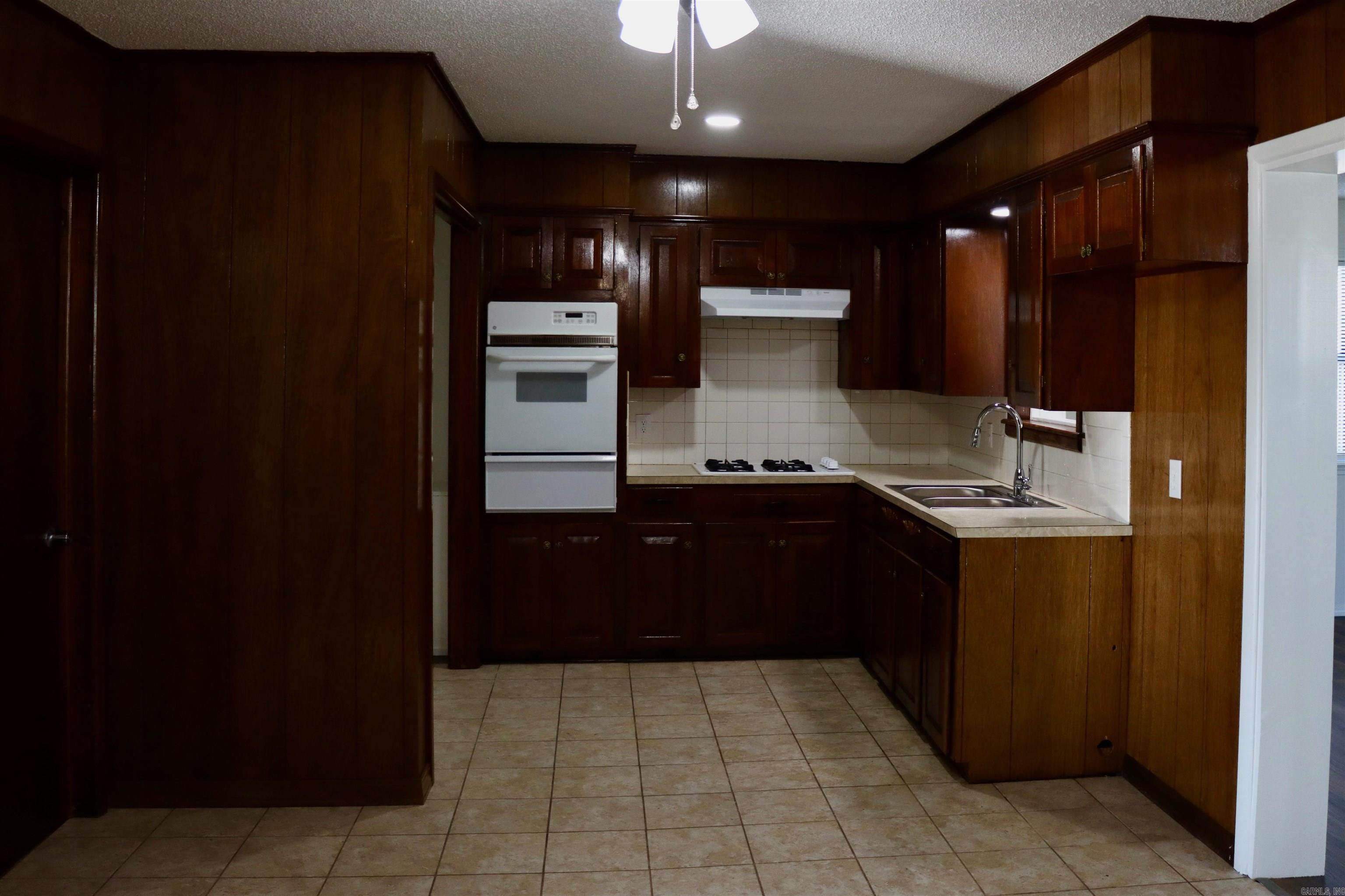 1308 W Oakland St  Clarksville, AR