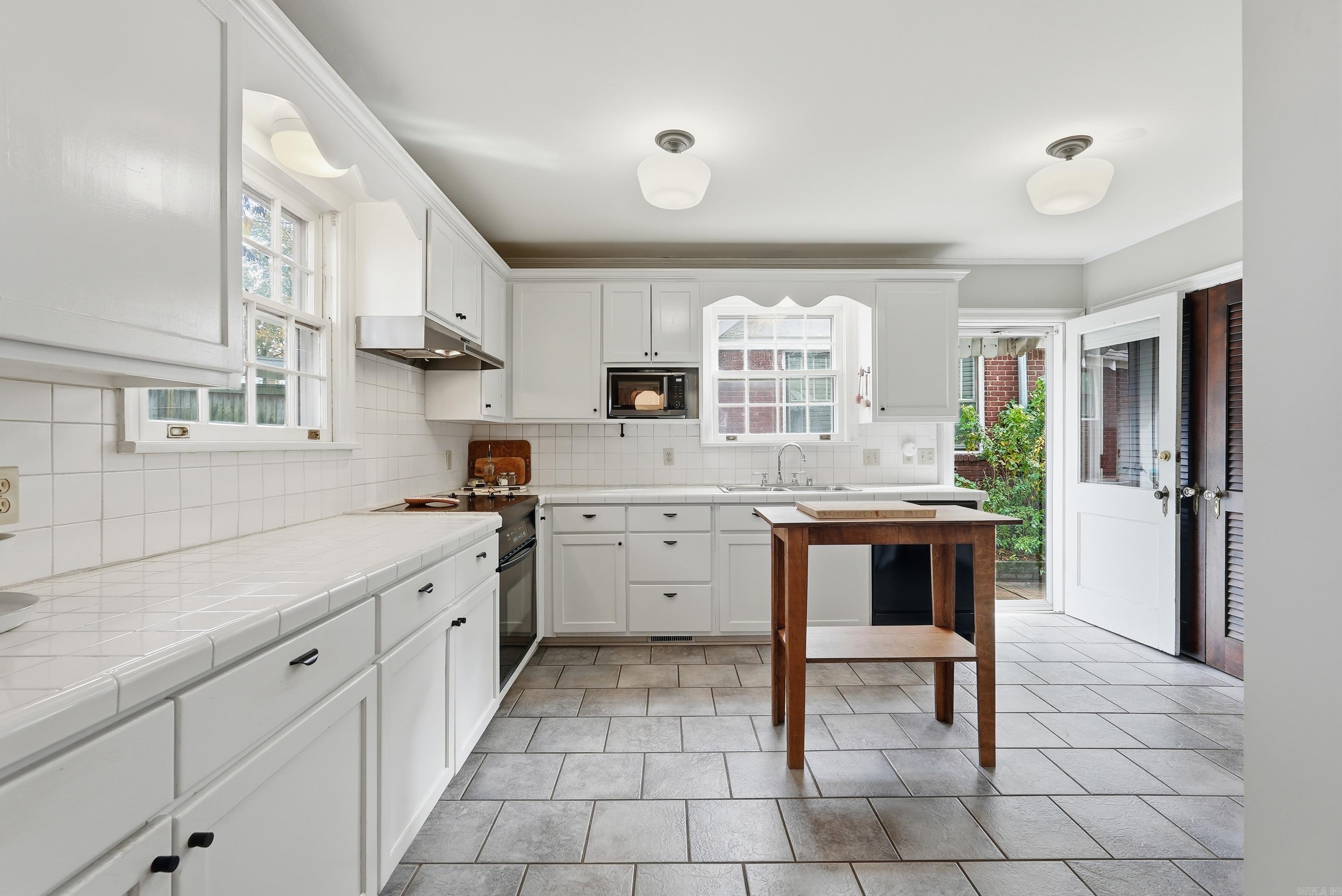 229 E B  North Little Rock, AR