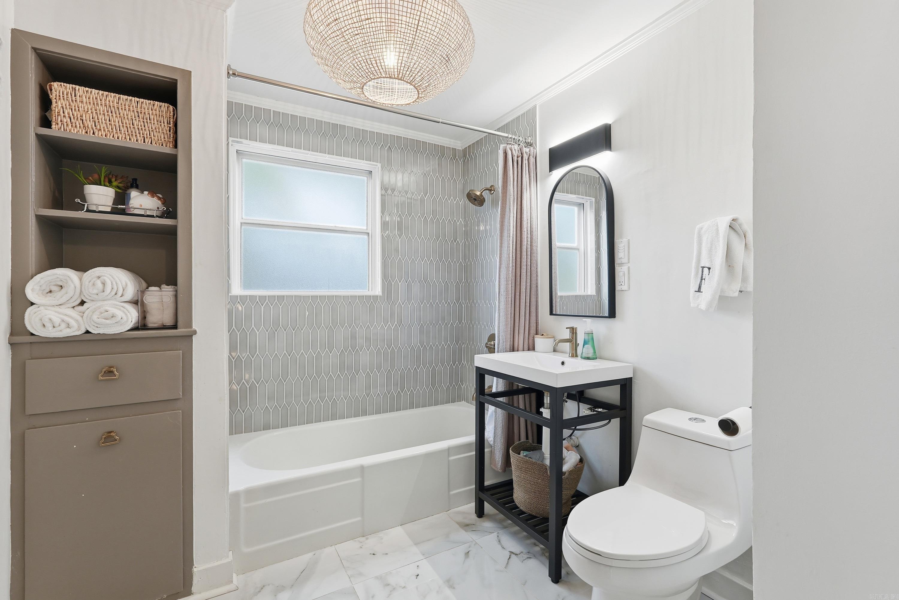 229 E B  North Little Rock, AR