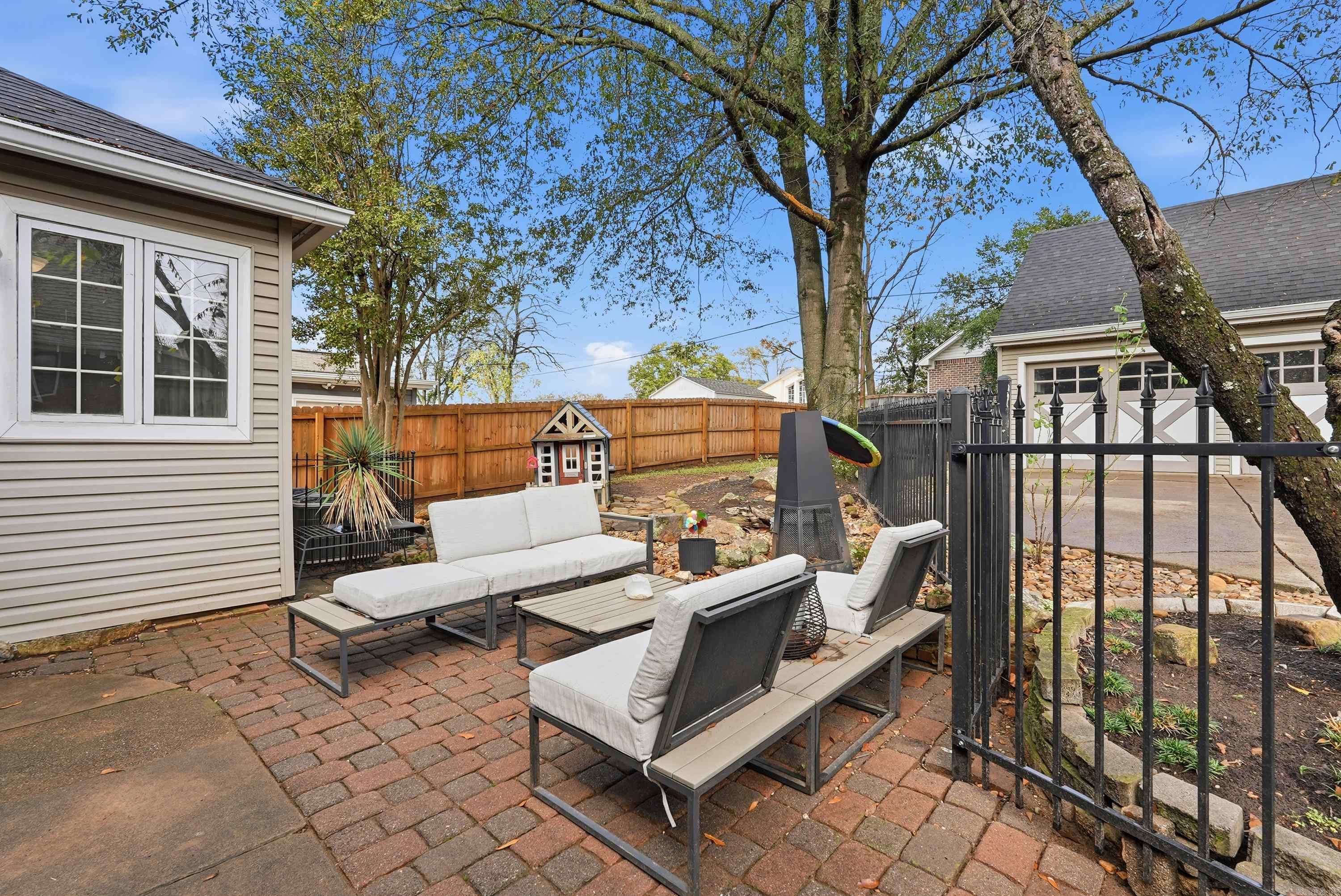 229 E B  North Little Rock, AR