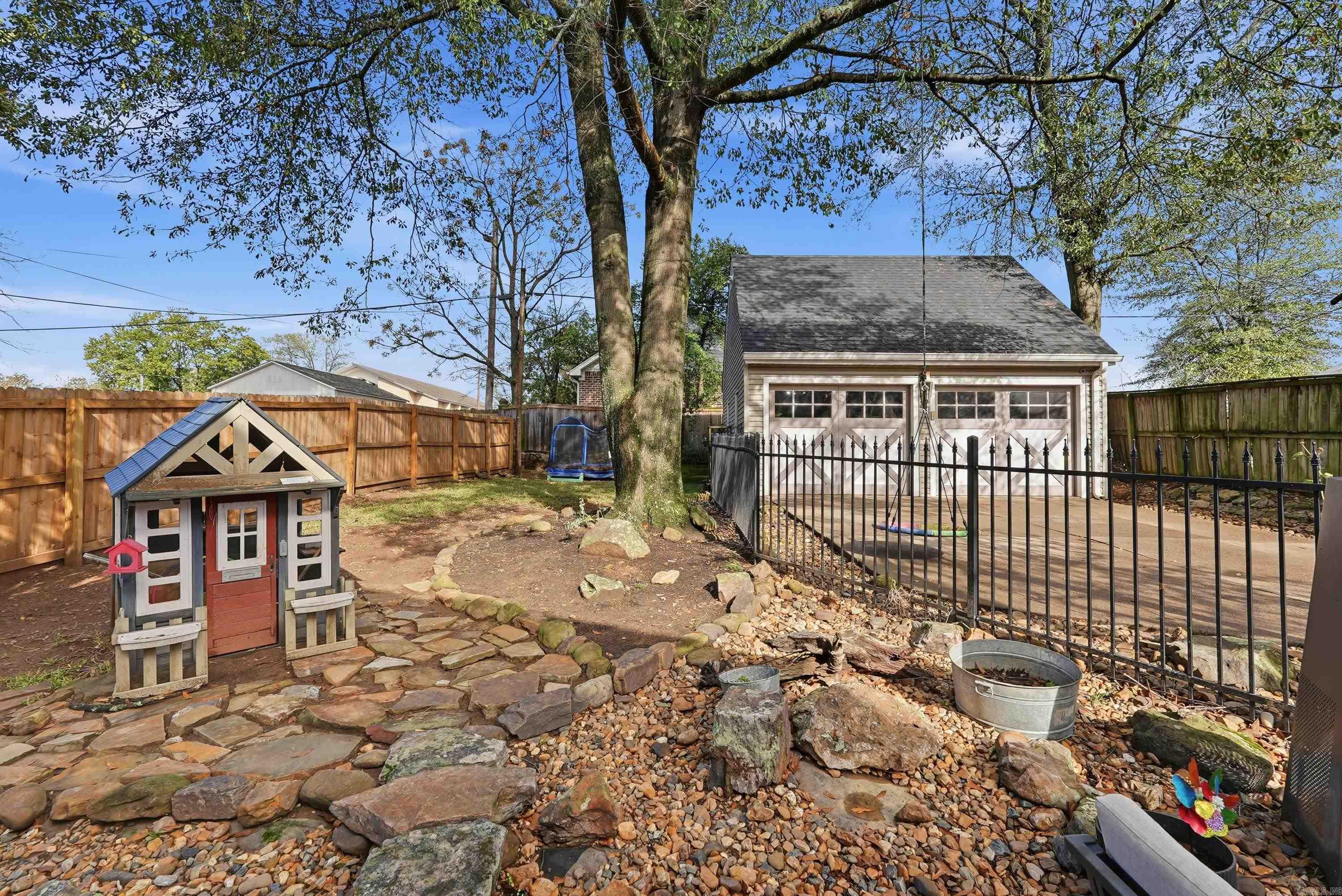 229 E B  North Little Rock, AR