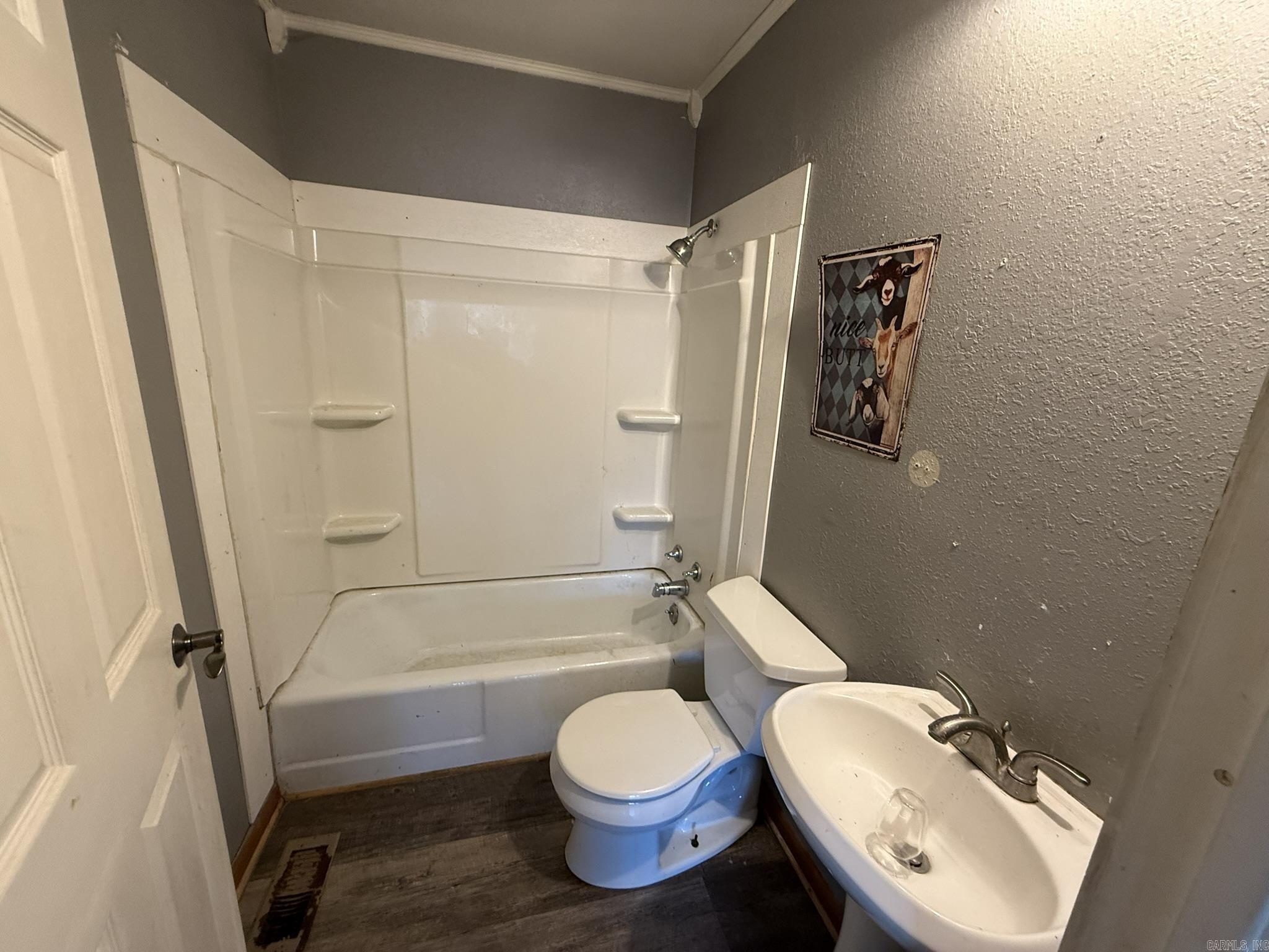 56 Pine  Melbourne, AR