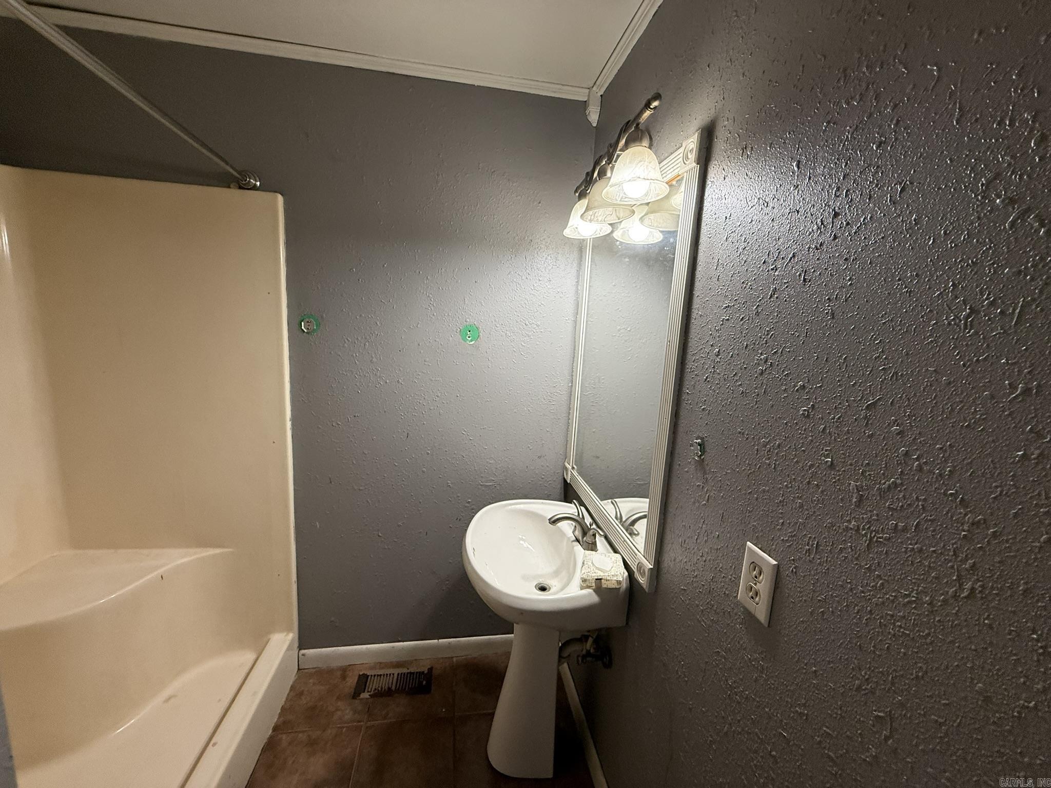 56 Pine  Melbourne, AR