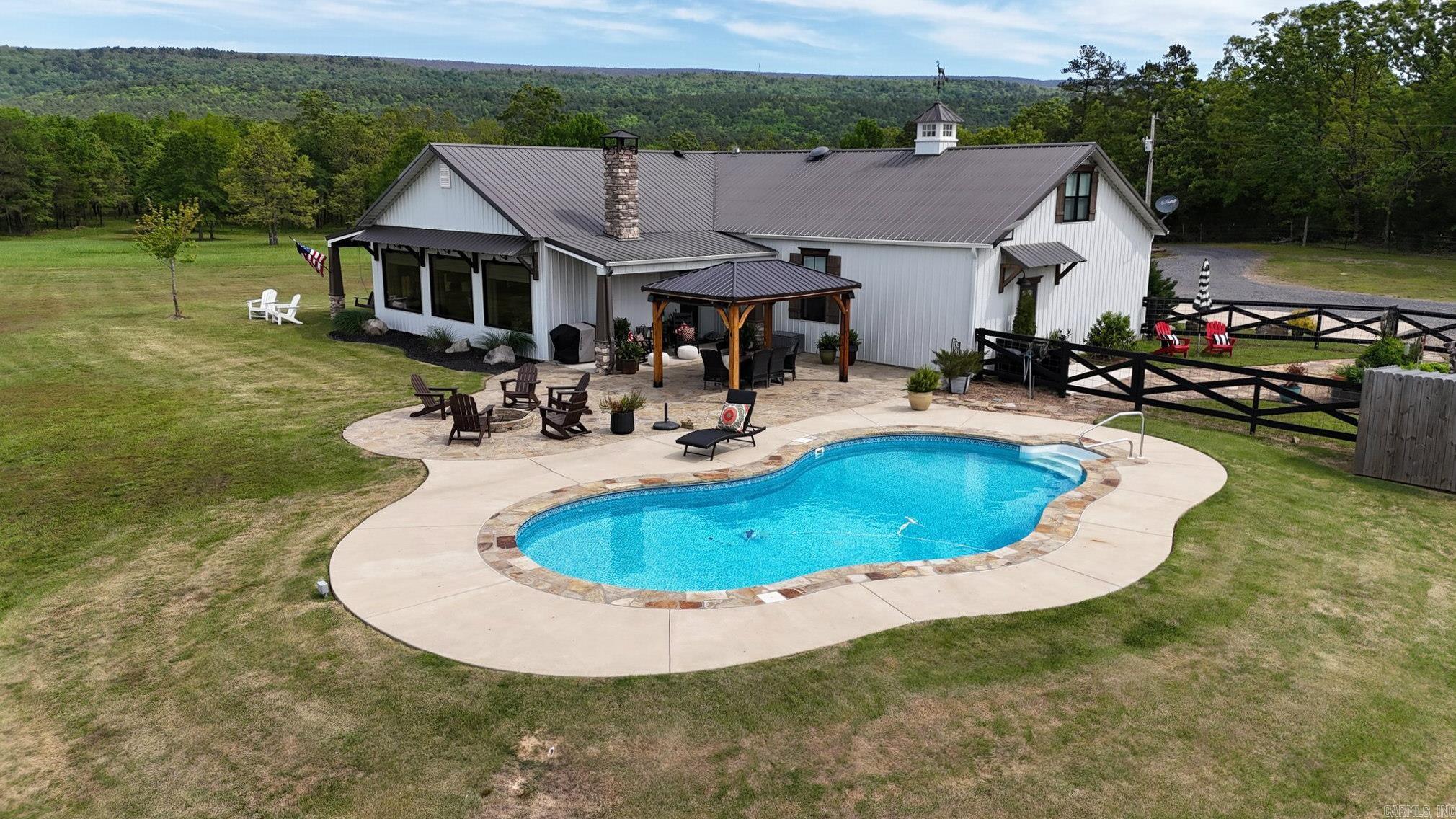 6014 Hwy 8 W Mena, AR 71953