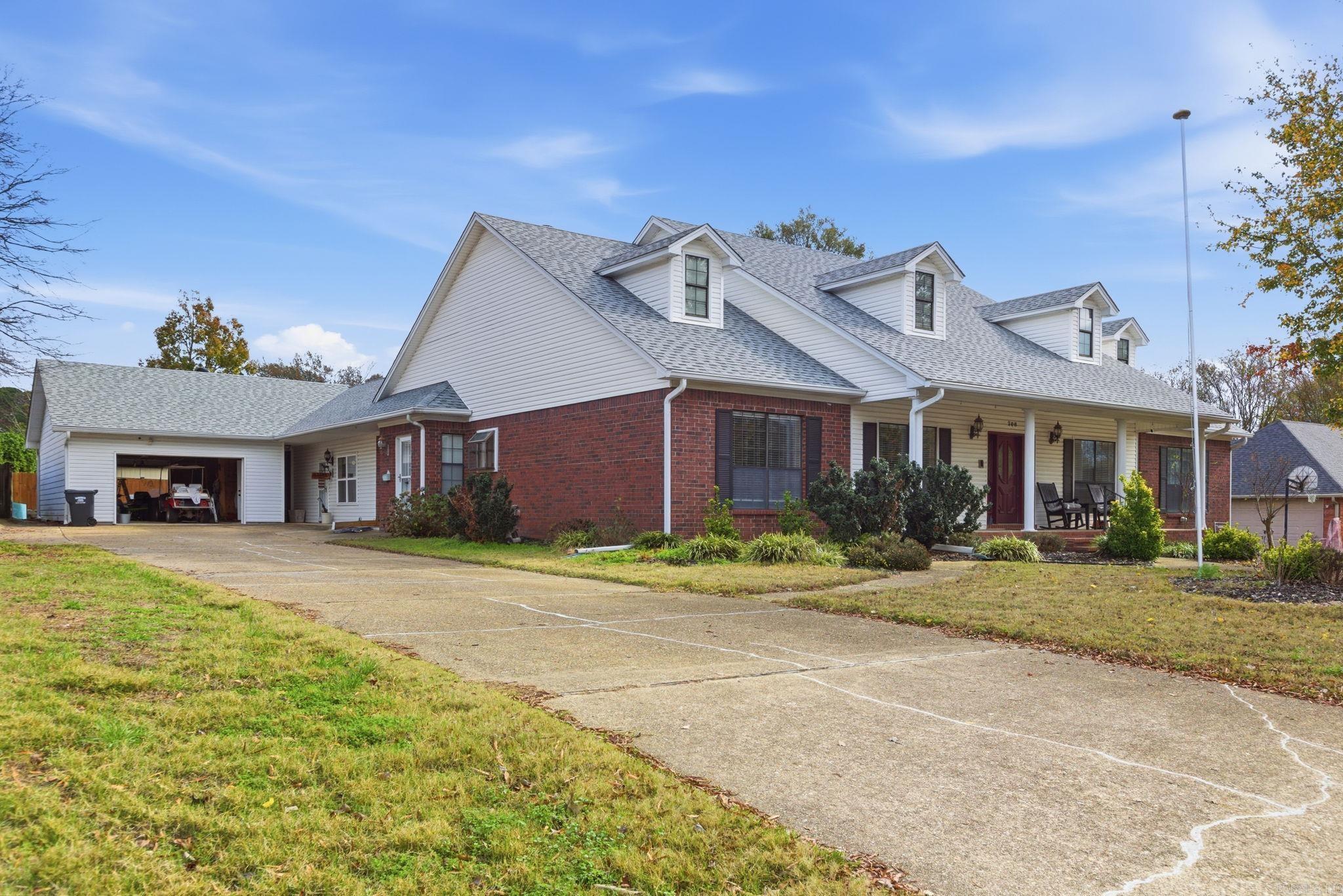 208 Summerfield Dr.  Bryant, AR