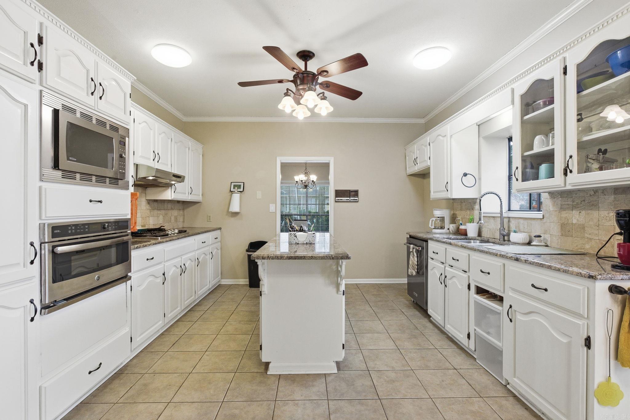 208 Summerfield Dr.  Bryant, AR